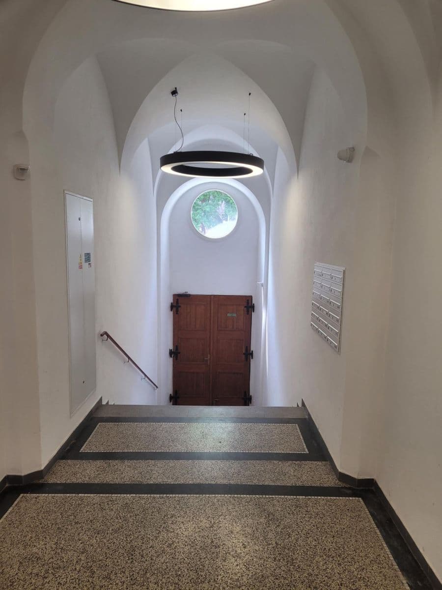 3 bedroom with open-plan kitchen flat to rent, 99 m², Drtinova, Prague, Prague 3 bedroom with open-plan kitchen flat to rent, 99 m², Drtinova, Prague, Prague