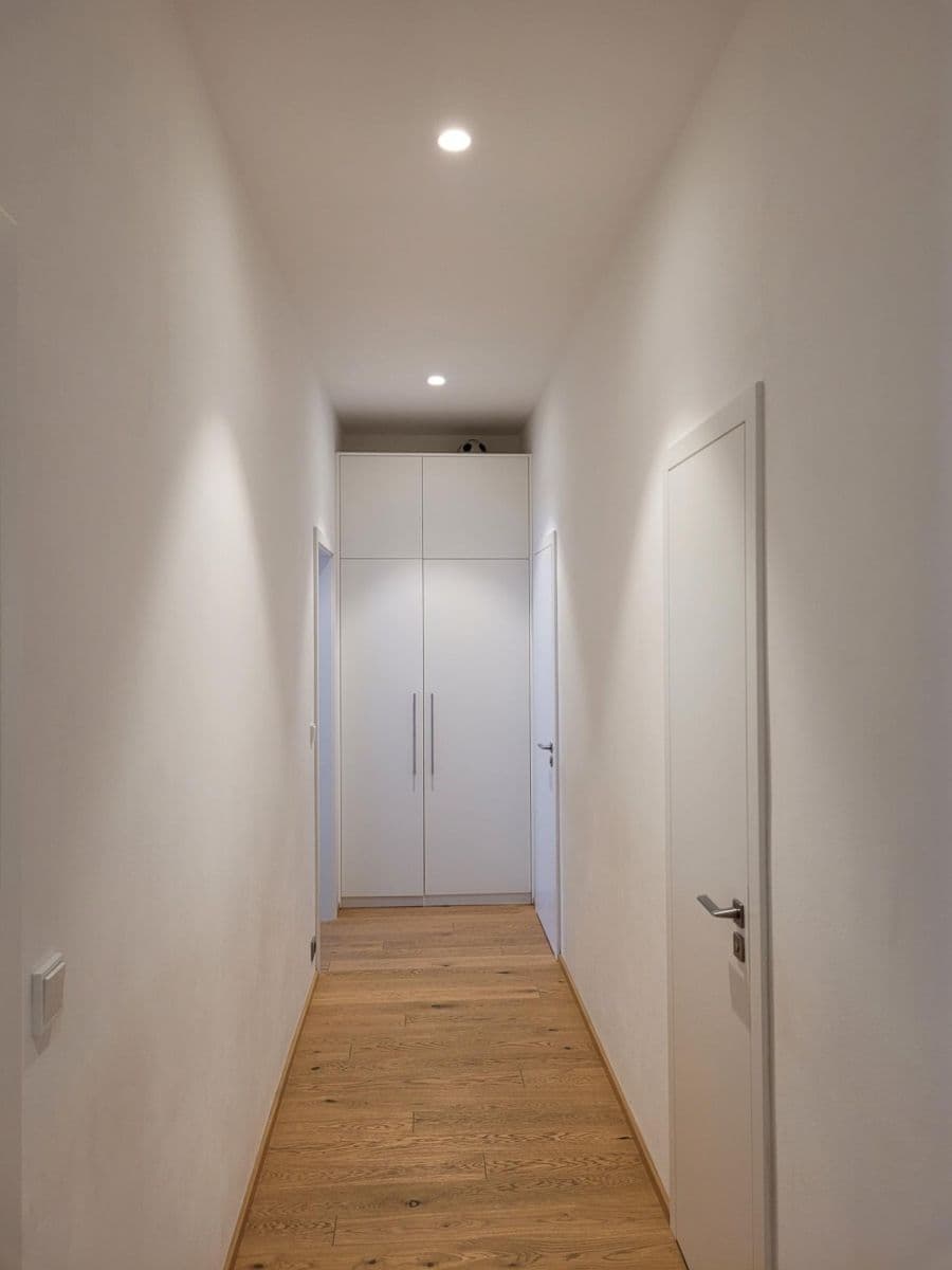 3 bedroom with open-plan kitchen flat to rent, 99 m², Drtinova, Prague, Prague 3 bedroom with open-plan kitchen flat to rent, 99 m², Drtinova, Prague, Prague