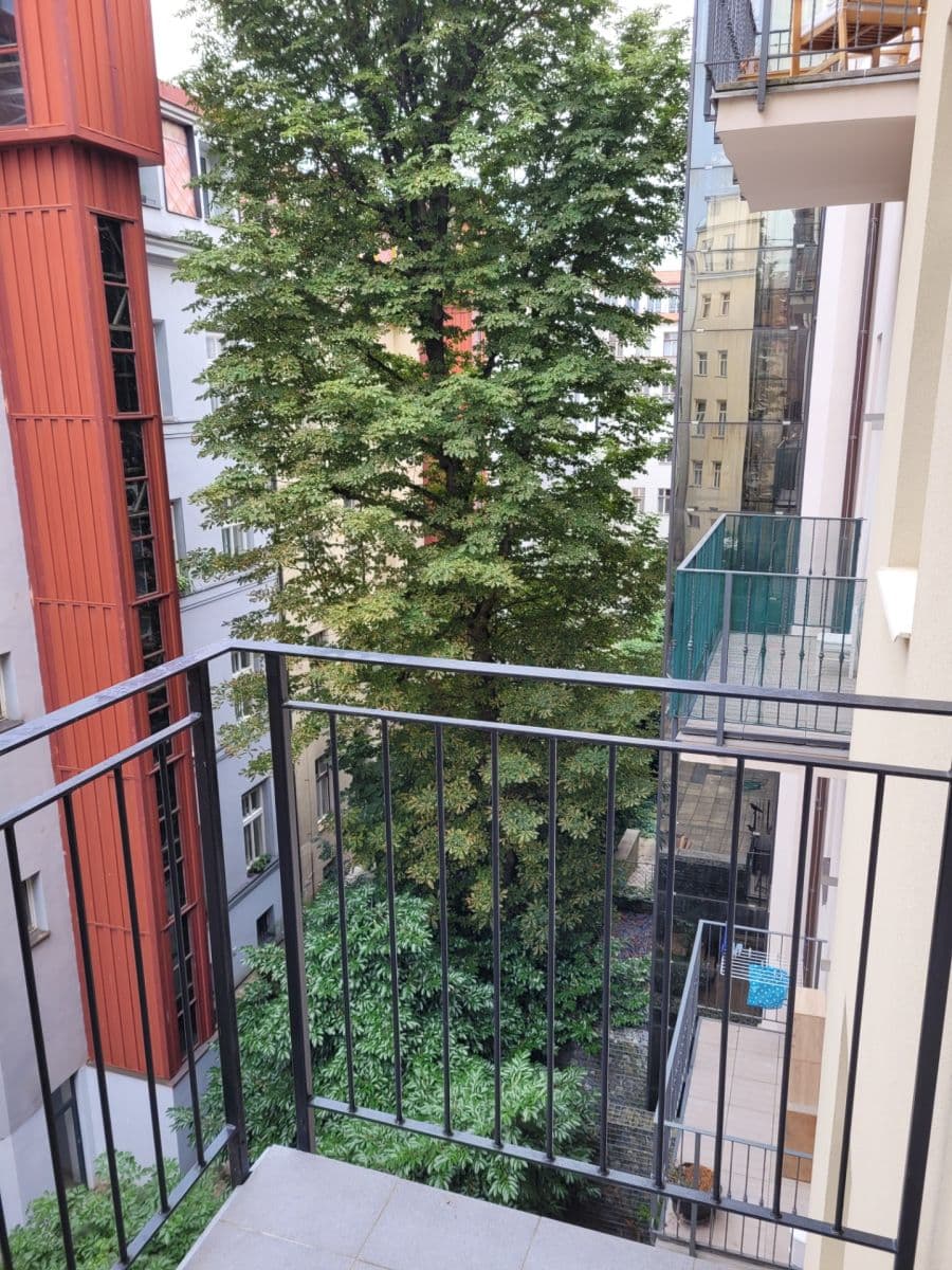 3 bedroom with open-plan kitchen flat to rent, 99 m², Drtinova, Prague, Prague 3 bedroom with open-plan kitchen flat to rent, 99 m², Drtinova, Prague, Prague