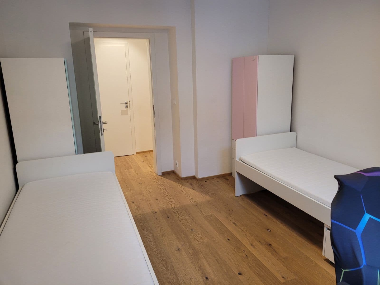 3 bedroom with open-plan kitchen flat to rent, 99 m², Drtinova, Prague, Prague 3 bedroom with open-plan kitchen flat to rent, 99 m², Drtinova, Prague, Prague