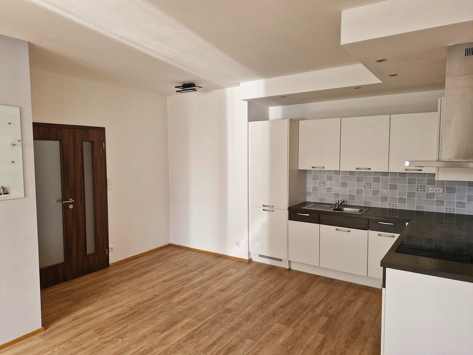 2 bedroom with open-plan kitchen flat to rent, 76 m², Nad Přehradou, Prague, Prague 2 bedroom with open-plan kitchen flat to rent, 76 m², Nad Přehradou, Prague, Prague