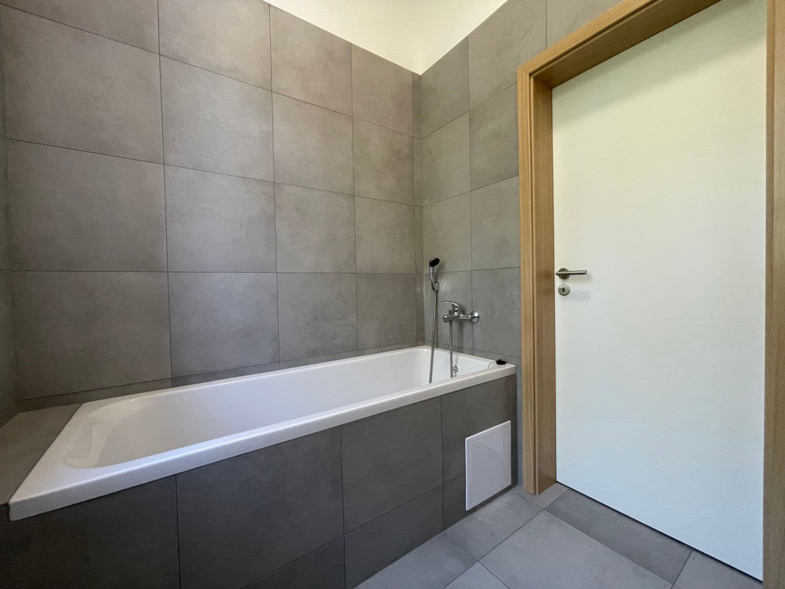 3 bedroom flat to rent, 90 m², Nádražní, Chomutov, Ústecký Region 3 bedroom flat to rent, 90 m², Nádražní, Chomutov, Ústecký Region