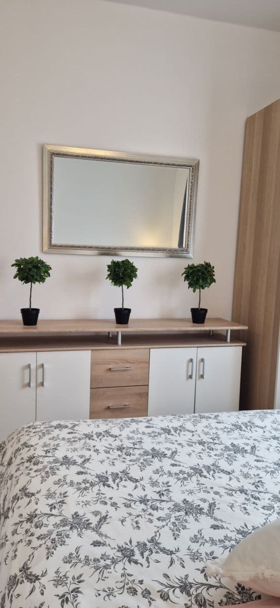 Studio flat to rent, 29 m², Husovo náměstí, Hostivice, Středočeský Region Studio flat to rent, 29 m², Husovo náměstí, Hostivice, Středočeský Region