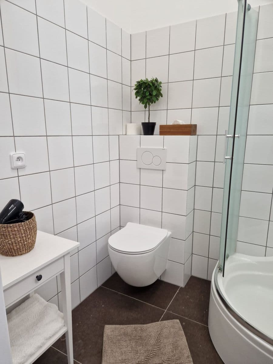 Studio flat to rent, 29 m², Husovo náměstí, Hostivice, Středočeský Region Studio flat to rent, 29 m², Husovo náměstí, Hostivice, Středočeský Region