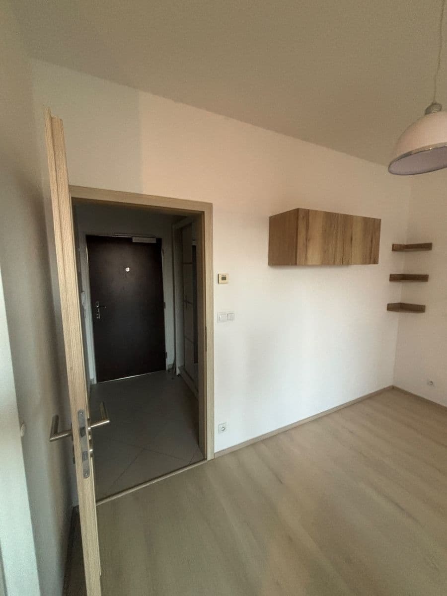 Studio flat to rent, 37 m², Hlučkova, Prague, Prague Studio flat to rent, 37 m², Hlučkova, Prague, Prague