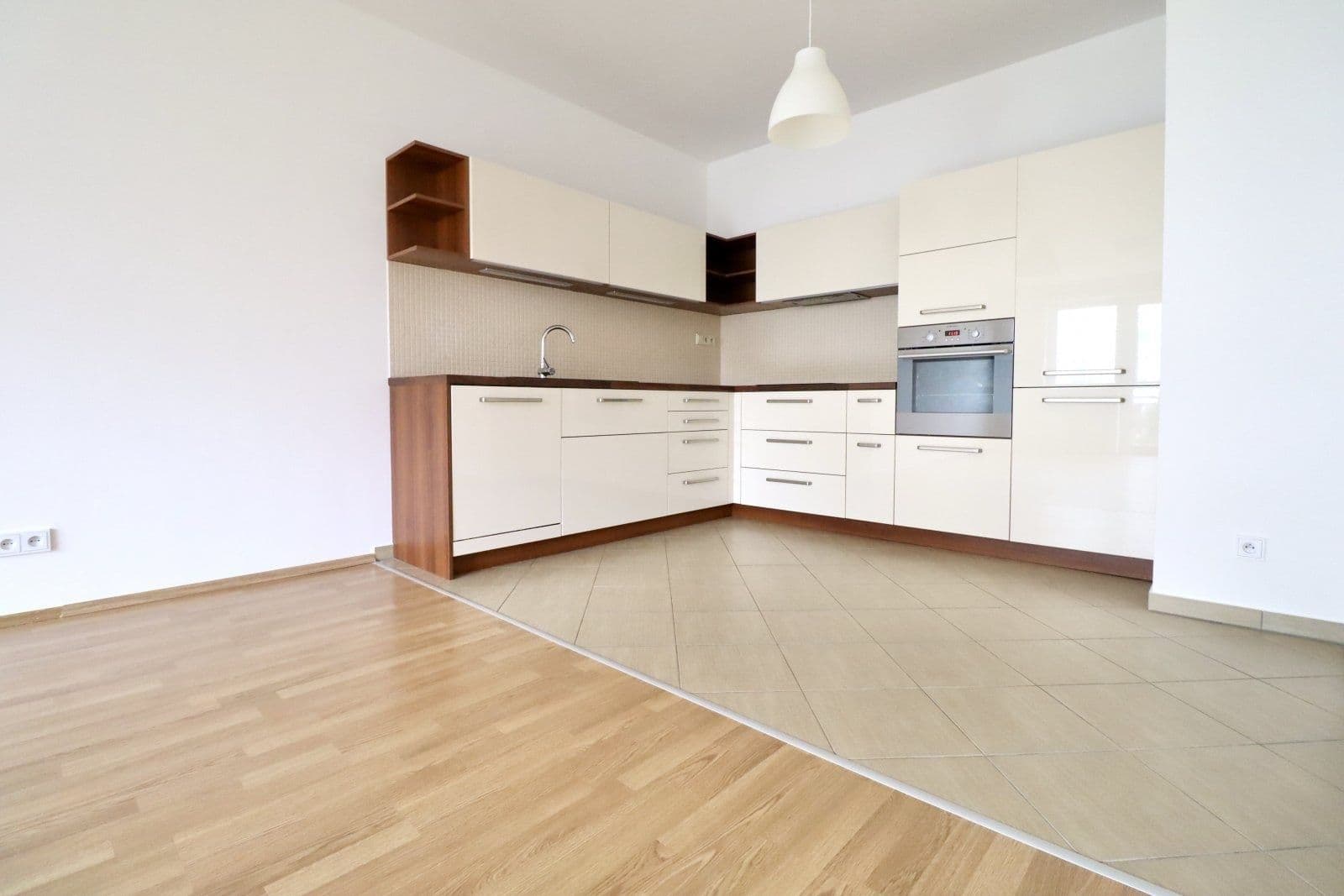 1 bedroom with open-plan kitchen flat to rent, 61 m², Přeučilova, Prague, Prague 1 bedroom with open-plan kitchen flat to rent, 61 m², Přeučilova, Prague, Prague