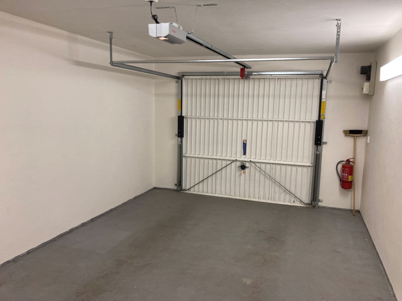 garage to rent, 22 m², Čelákovice, Středočeský Region garage to rent, 22 m², Čelákovice, Středočeský Region