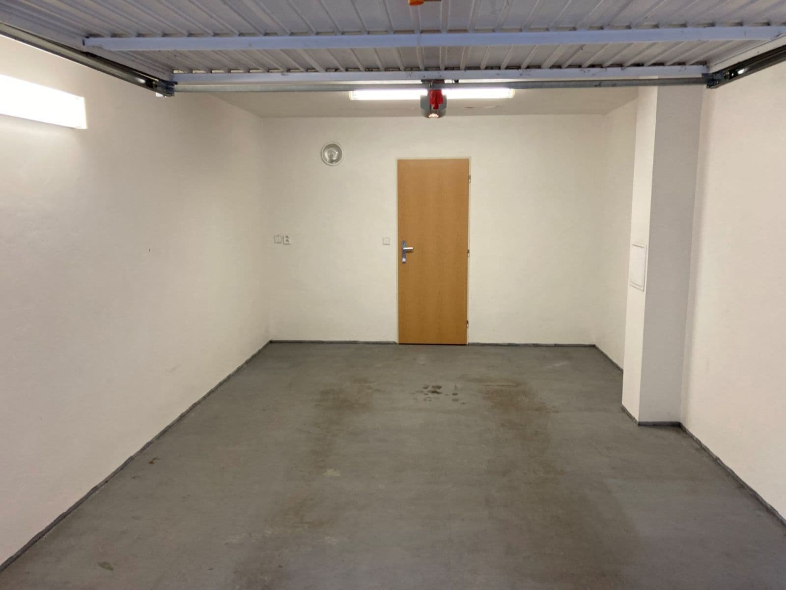 garage to rent, 22 m², Čelákovice, Středočeský Region garage to rent, 22 m², Čelákovice, Středočeský Region