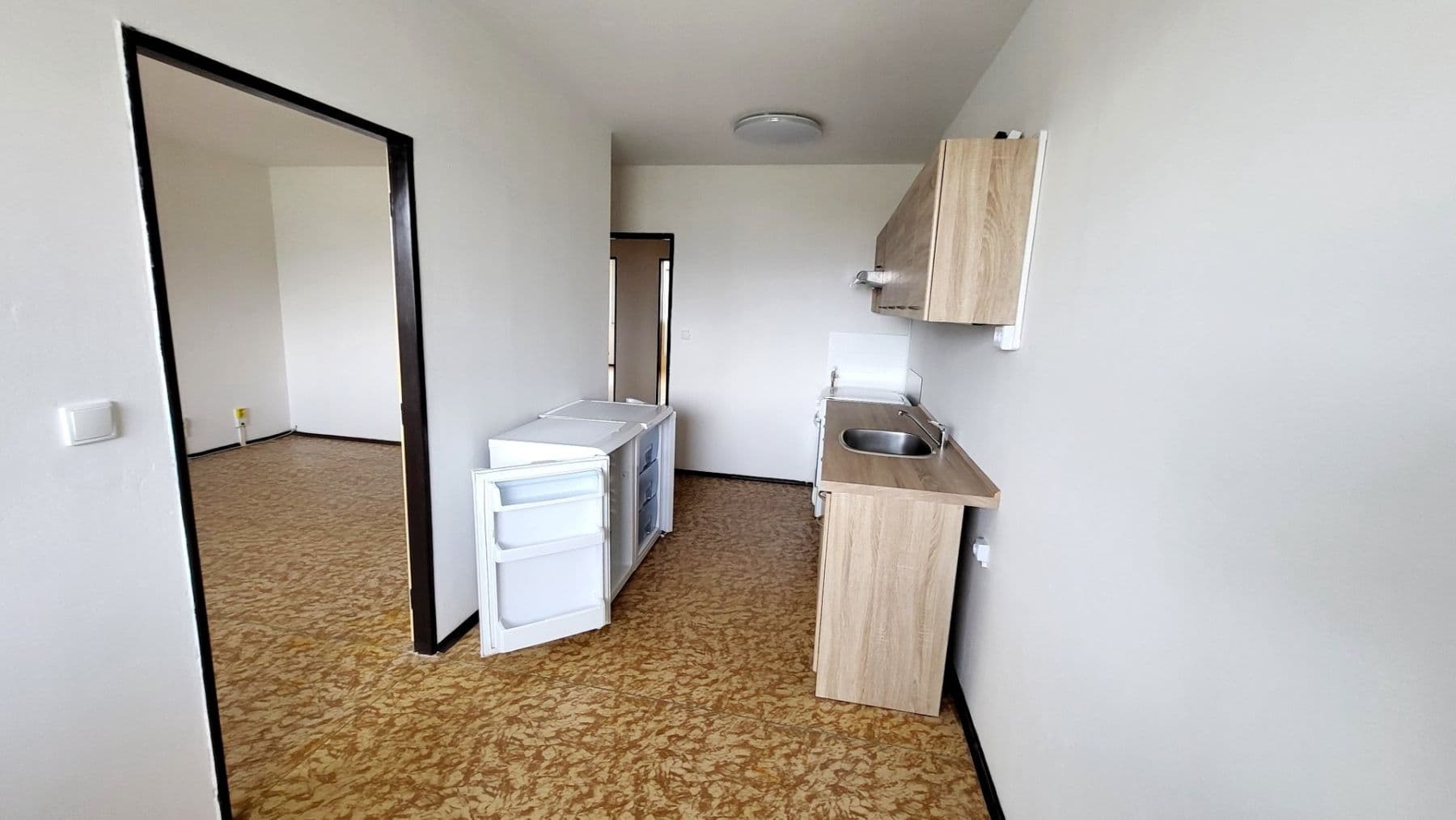 3 bedroom flat to rent, 70 m², Nad Stadionem, Králův Dvůr, Středočeský Region 3 bedroom flat to rent, 70 m², Nad Stadionem, Králův Dvůr, Středočeský Region