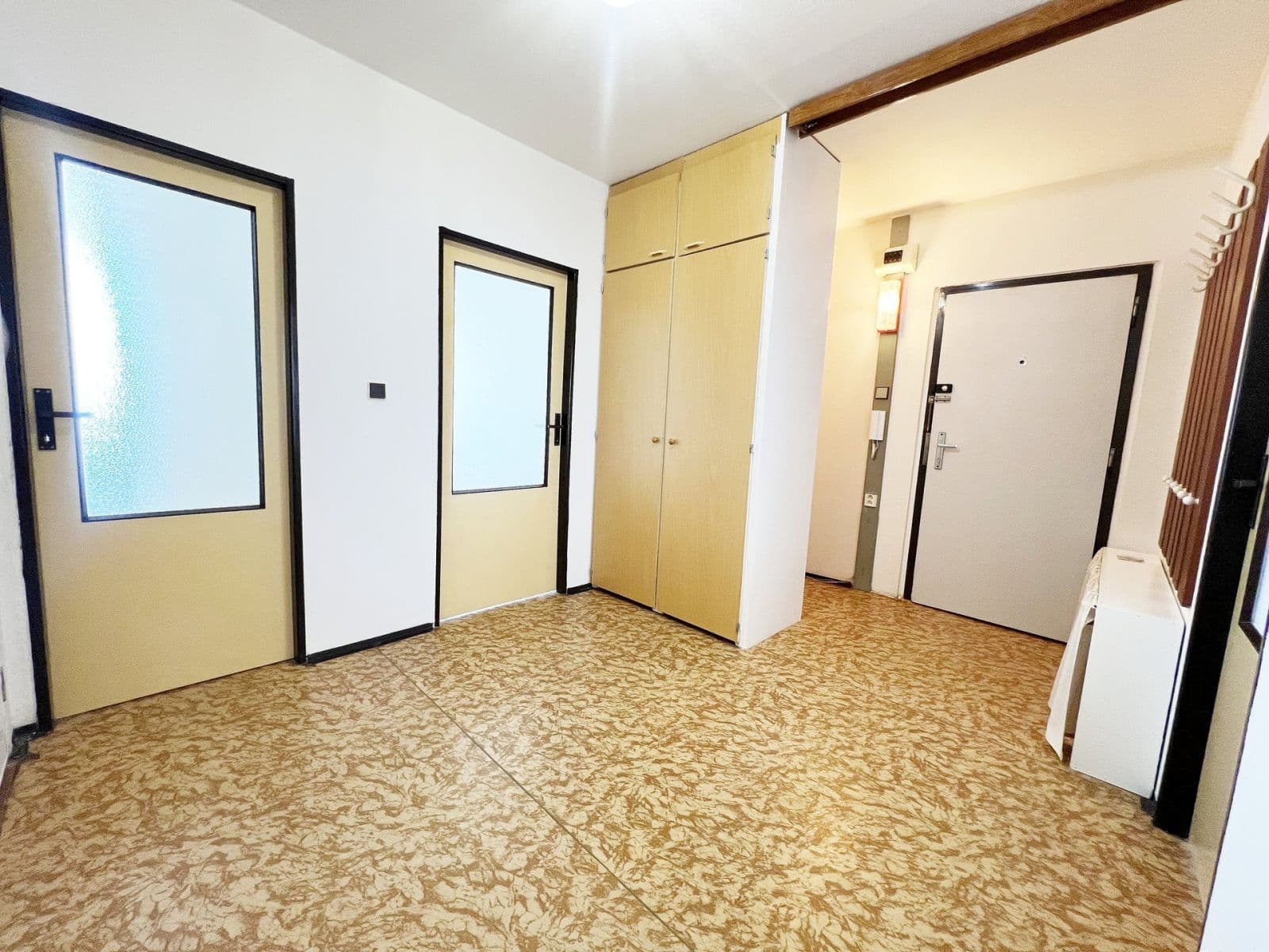 3 bedroom flat to rent, 70 m², Nad Stadionem, Králův Dvůr, Středočeský Region 3 bedroom flat to rent, 70 m², Nad Stadionem, Králův Dvůr, Středočeský Region