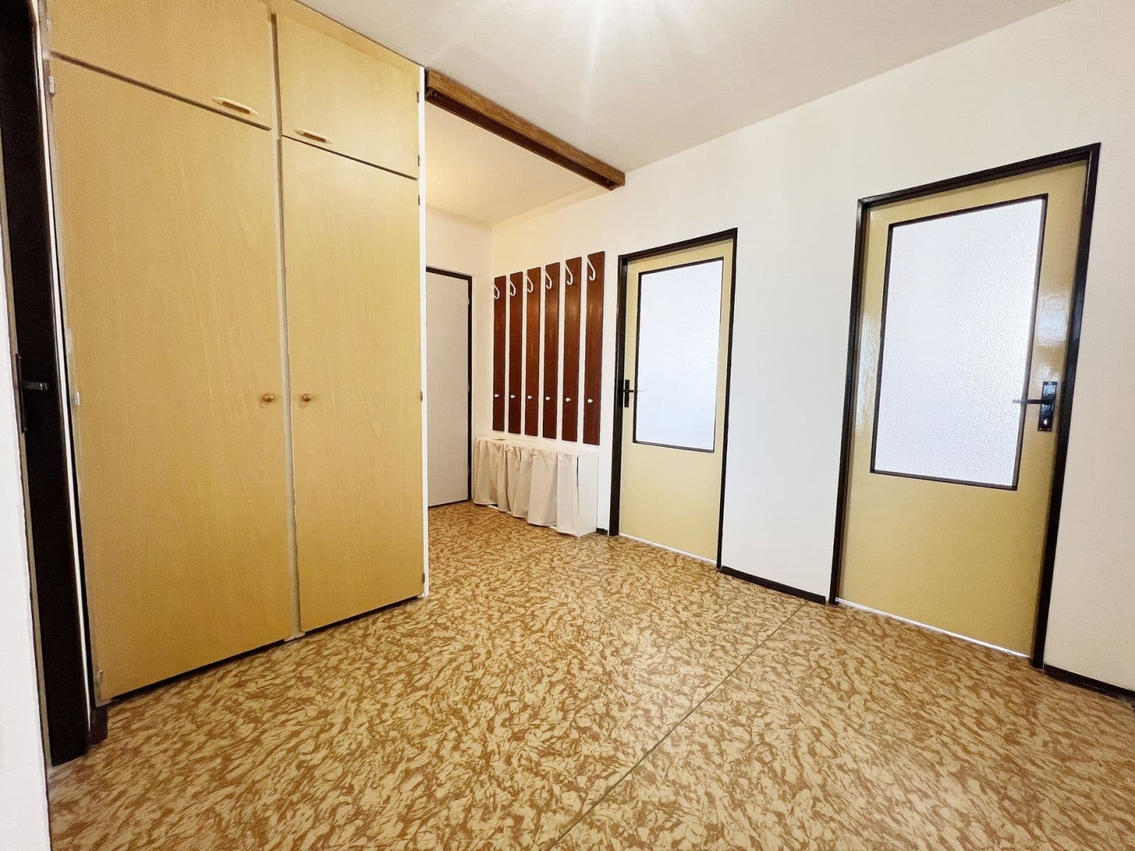 3 bedroom flat to rent, 70 m², Nad Stadionem, Králův Dvůr, Středočeský Region 3 bedroom flat to rent, 70 m², Nad Stadionem, Králův Dvůr, Středočeský Region