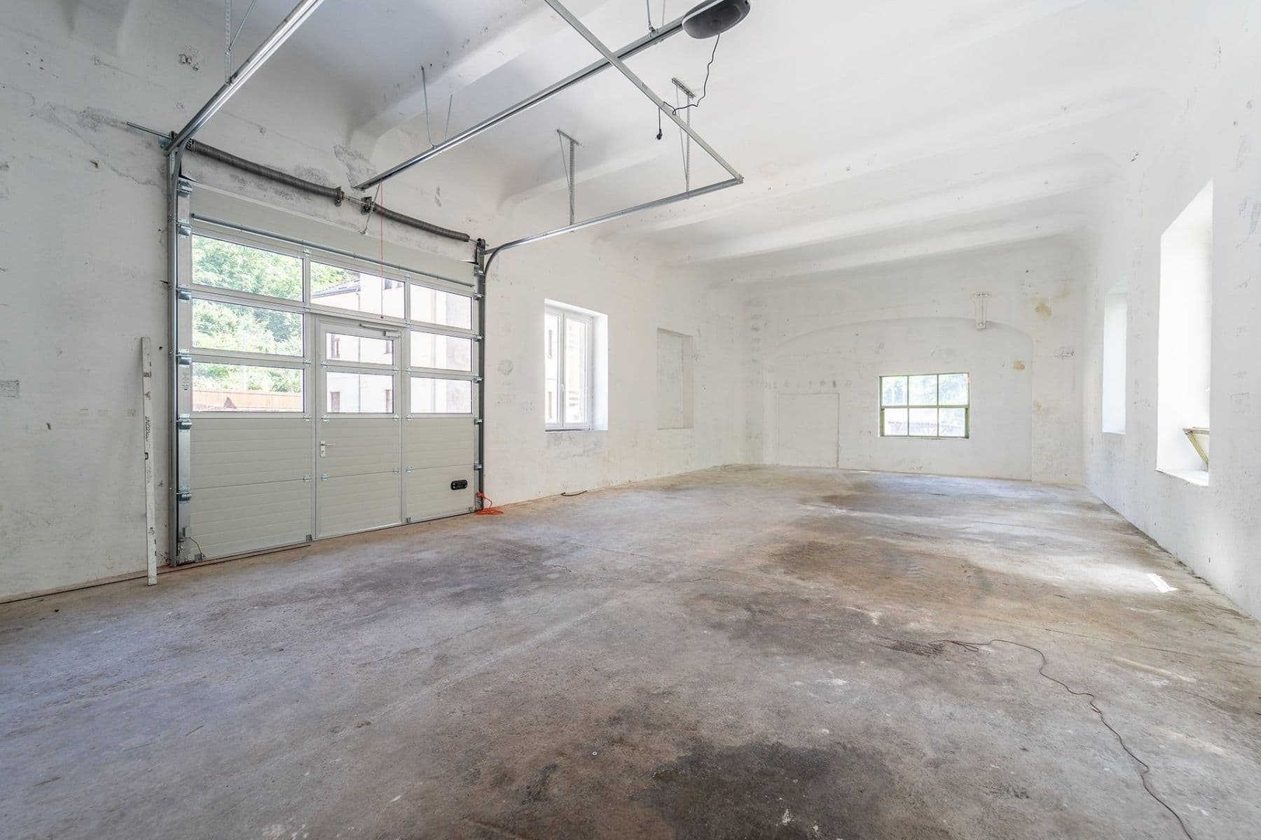 non-residential property to rent, 700 m², Jílové u Prahy, Středočeský Region non-residential property to rent, 700 m², Jílové u Prahy, Středočeský Region