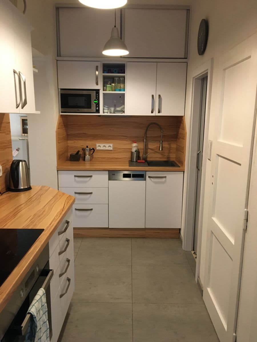 1 bedroom with open-plan kitchen flat to rent, 42 m², Jakutská, Prague, Prague 1 bedroom with open-plan kitchen flat to rent, 42 m², Jakutská, Prague, Prague