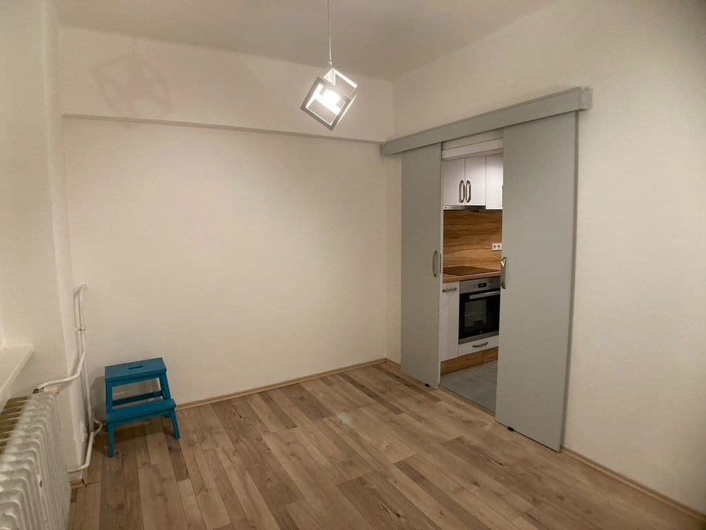 1 bedroom with open-plan kitchen flat to rent, 42 m², Jakutská, Prague, Prague 1 bedroom with open-plan kitchen flat to rent, 42 m², Jakutská, Prague, Prague