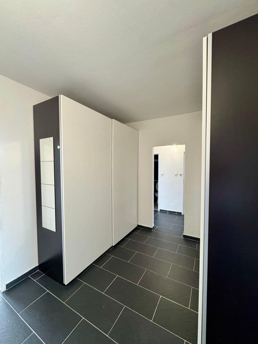4 bedroom with open-plan kitchen flat to rent, 89 m², Turistická, Plzeň, Plzeňský Region 4 bedroom with open-plan kitchen flat to rent, 89 m², Turistická, Plzeň, Plzeňský Region