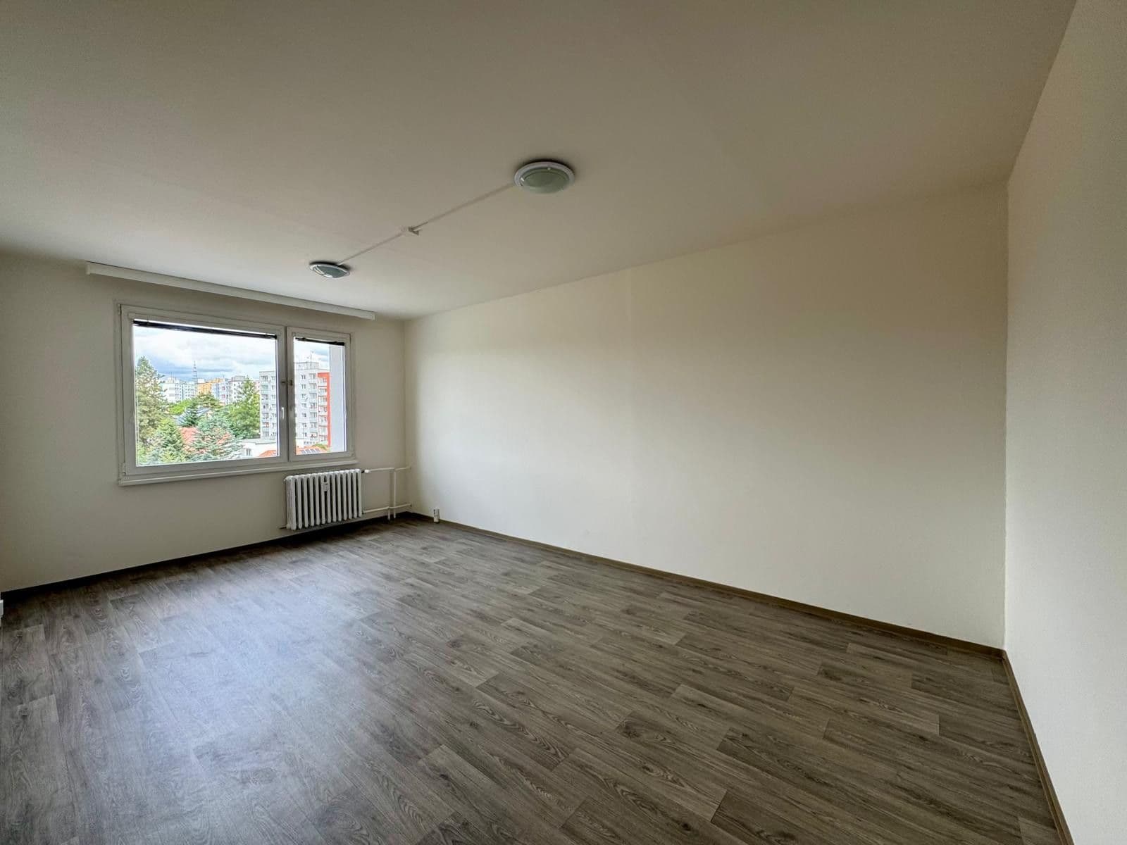 4 bedroom with open-plan kitchen flat to rent, 89 m², Turistická, Plzeň, Plzeňský Region 4 bedroom with open-plan kitchen flat to rent, 89 m², Turistická, Plzeň, Plzeňský Region