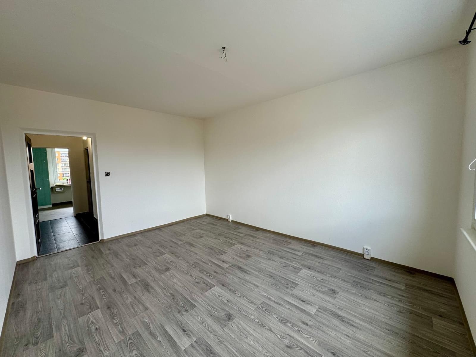 4 bedroom with open-plan kitchen flat to rent, 89 m², Turistická, Plzeň, Plzeňský Region 4 bedroom with open-plan kitchen flat to rent, 89 m², Turistická, Plzeň, Plzeňský Region