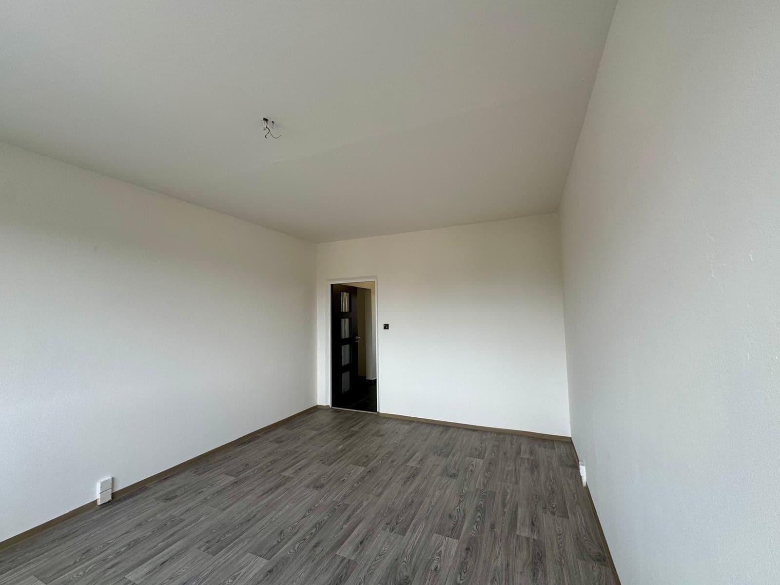 4 bedroom with open-plan kitchen flat to rent, 89 m², Turistická, Plzeň, Plzeňský Region 4 bedroom with open-plan kitchen flat to rent, 89 m², Turistická, Plzeň, Plzeňský Region