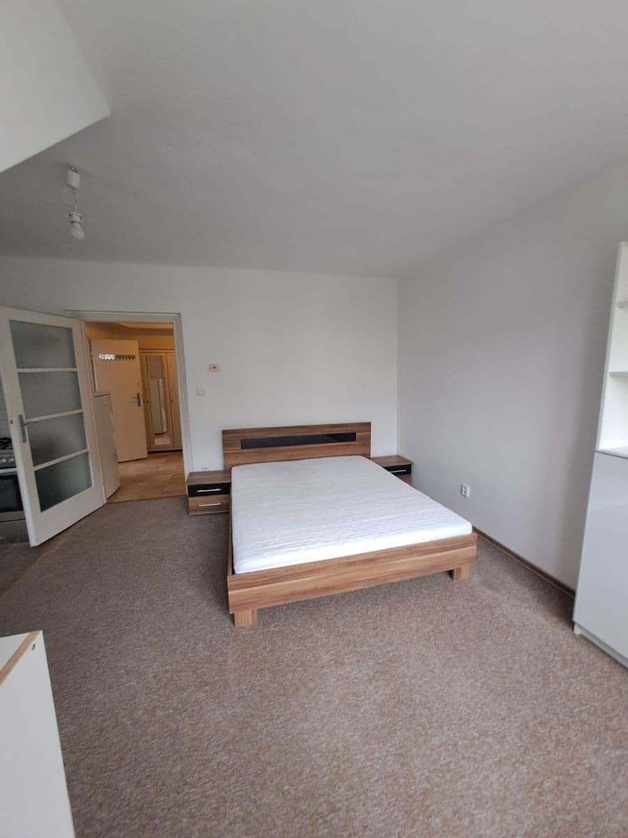 Studio flat to rent, 42 m², Kundratka, Prague, Prague Studio flat to rent, 42 m², Kundratka, Prague, Prague
