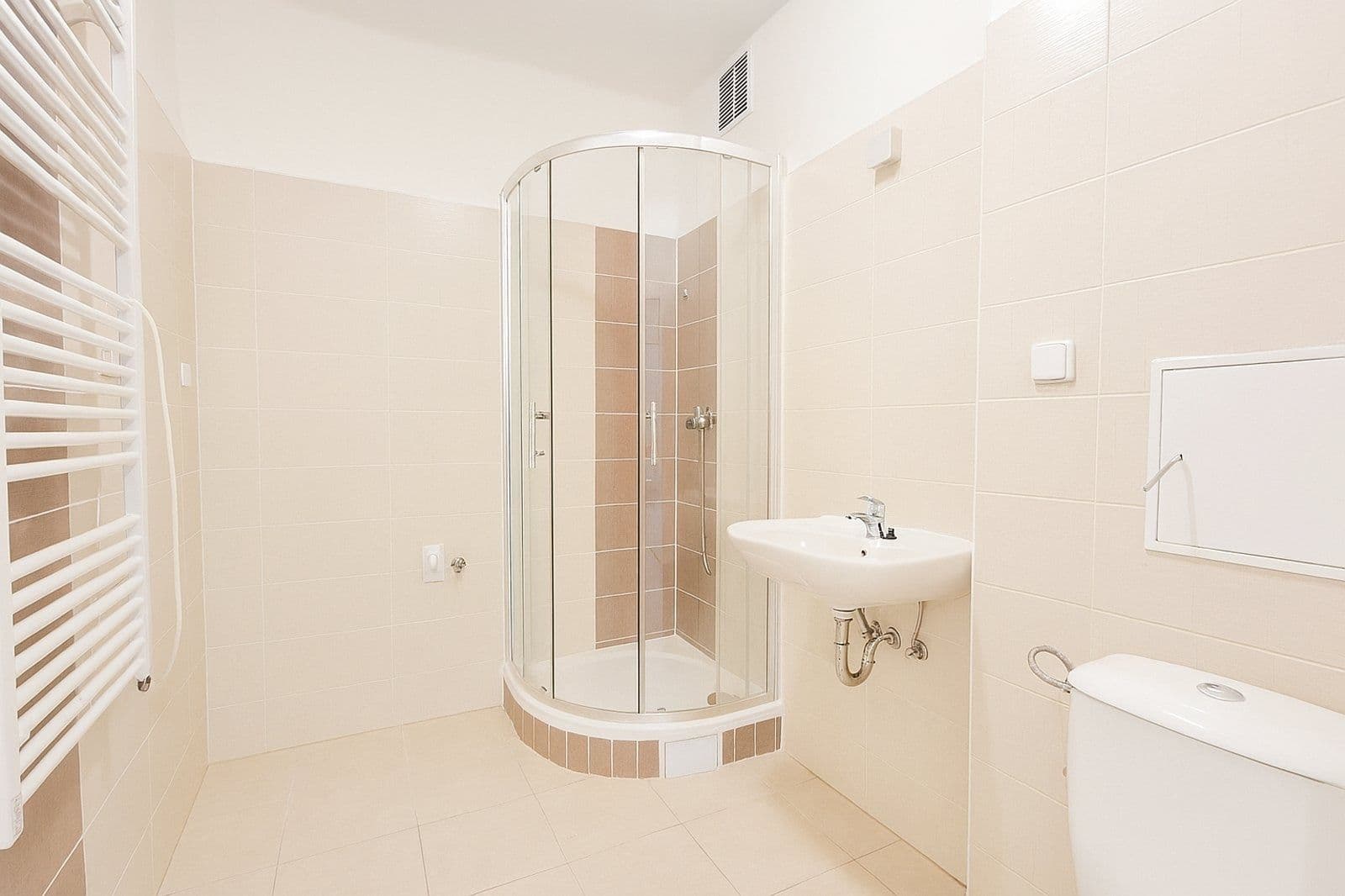 Studio flat to rent, 37 m², Hlavní třída, Havířov, Moravskoslezský Region Studio flat to rent, 37 m², Hlavní třída, Havířov, Moravskoslezský Region
