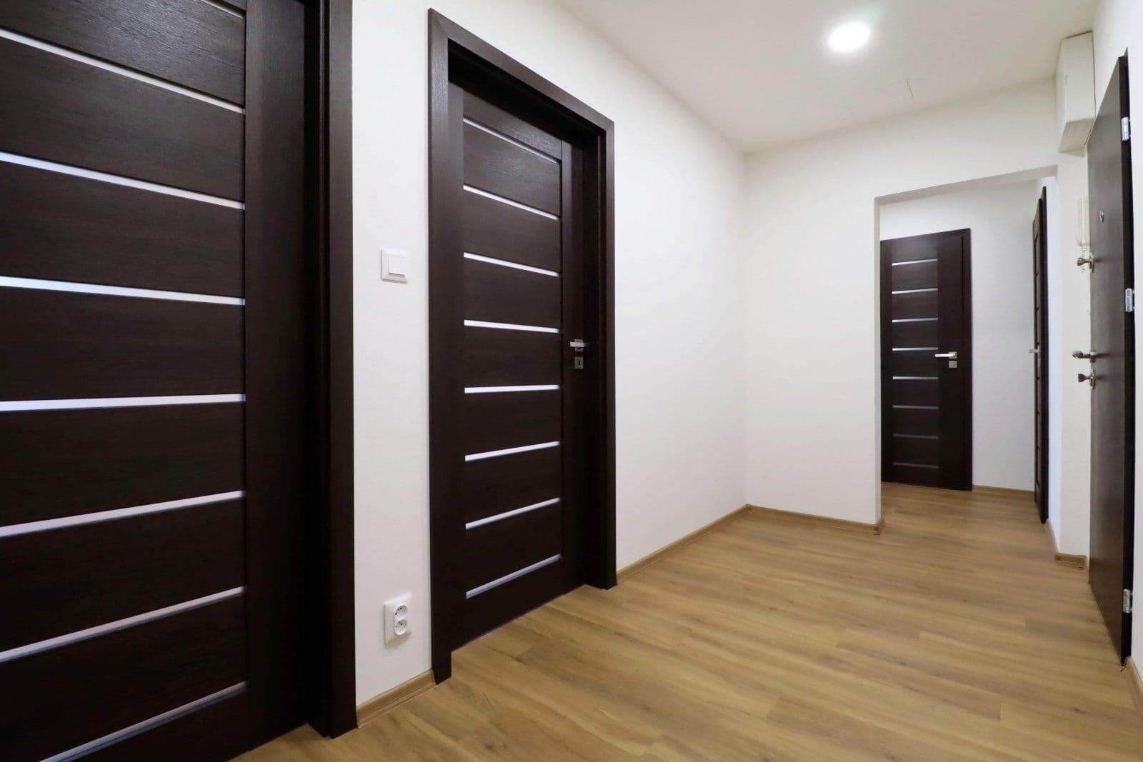 2 bedroom with open-plan kitchen flat to rent, 76 m², V zápolí, Prague, Prague 2 bedroom with open-plan kitchen flat to rent, 76 m², V zápolí, Prague, Prague