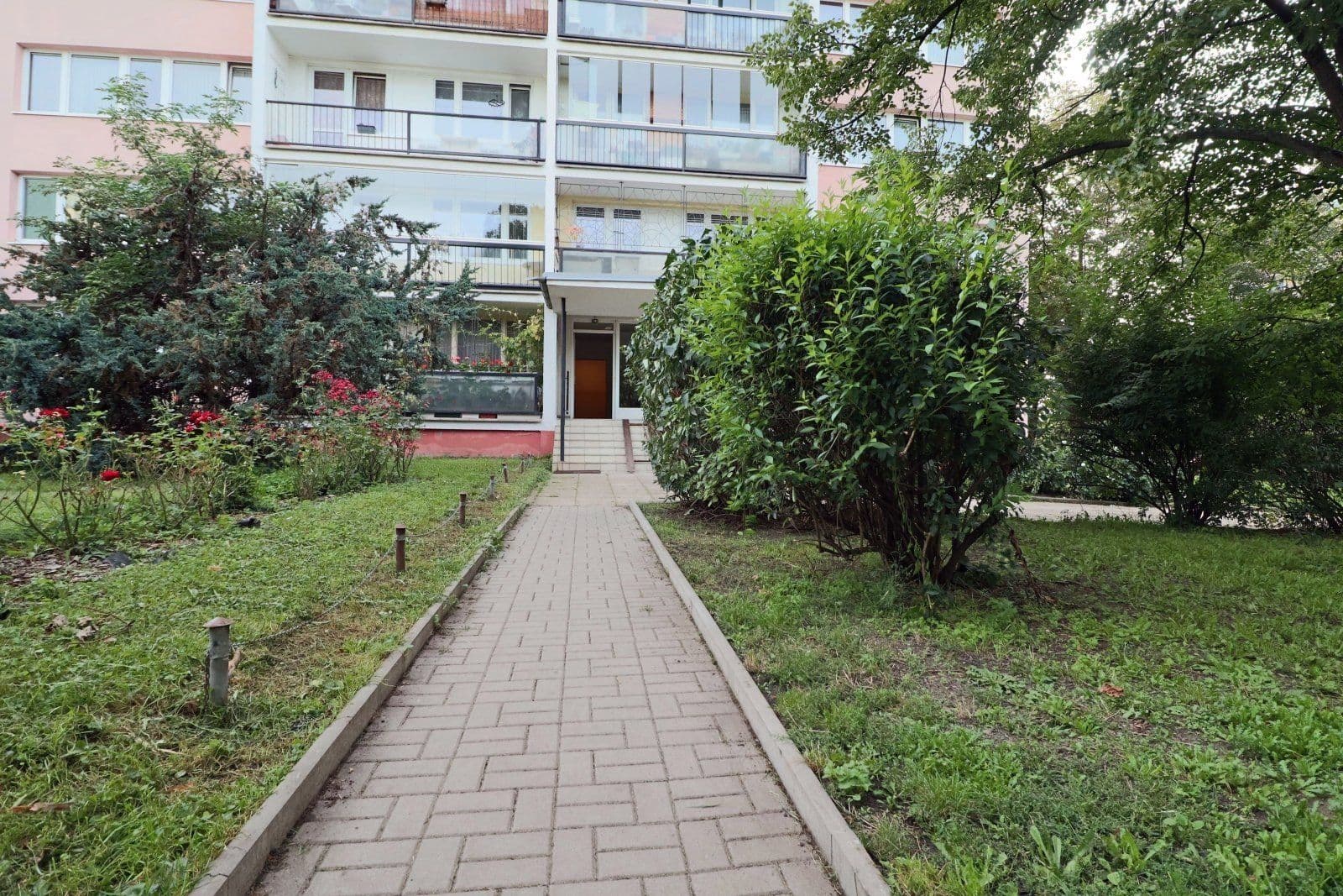 2 bedroom with open-plan kitchen flat to rent, 76 m², V zápolí, Prague, Prague 2 bedroom with open-plan kitchen flat to rent, 76 m², V zápolí, Prague, Prague