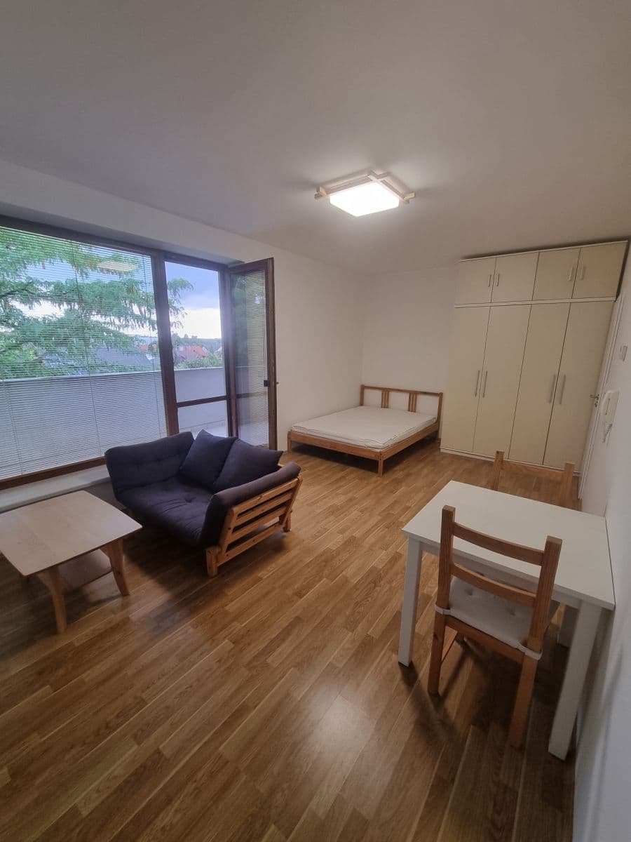 Studio flat to rent, 35 m², Habrová, Měšice, Středočeský Region Studio flat to rent, 35 m², Habrová, Měšice, Středočeský Region