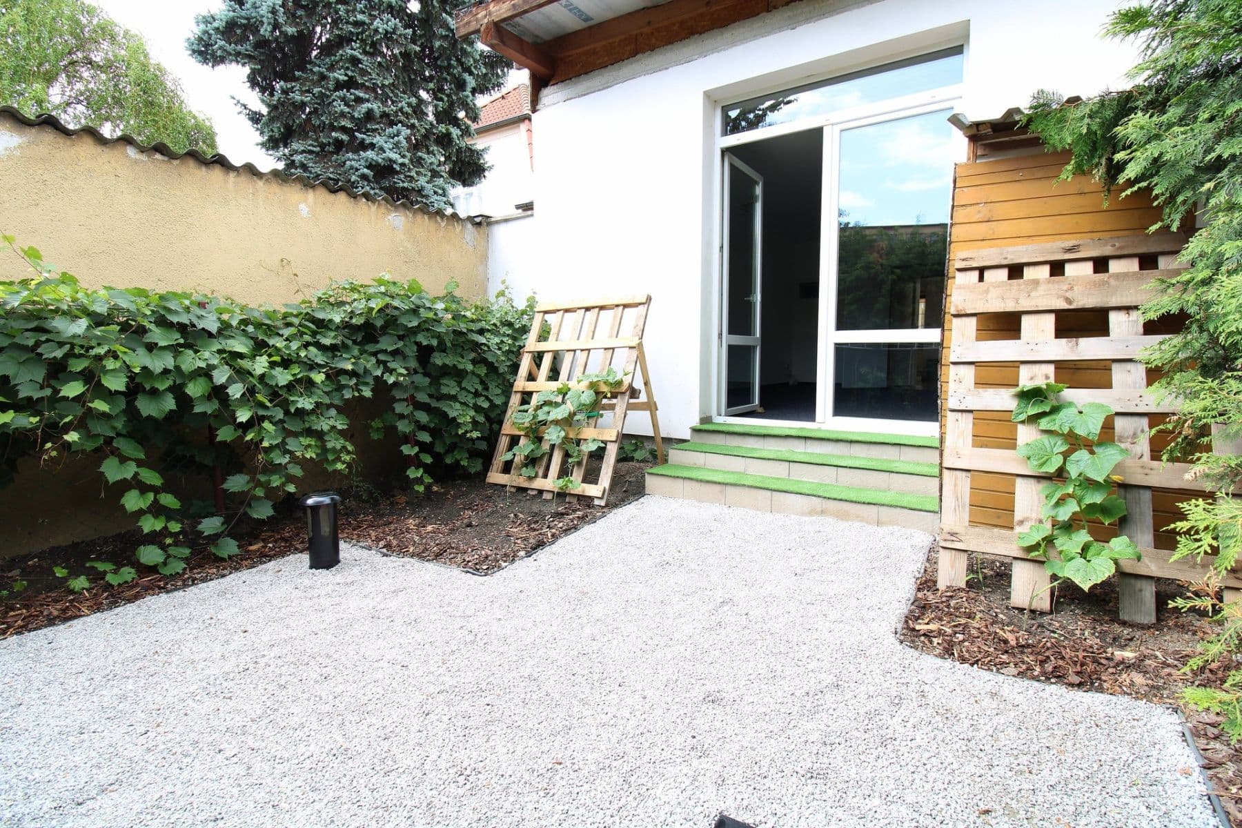 house to rent, 72 m², Na Poříčí, Králův Dvůr, Středočeský Region house to rent, 72 m², Na Poříčí, Králův Dvůr, Středočeský Region