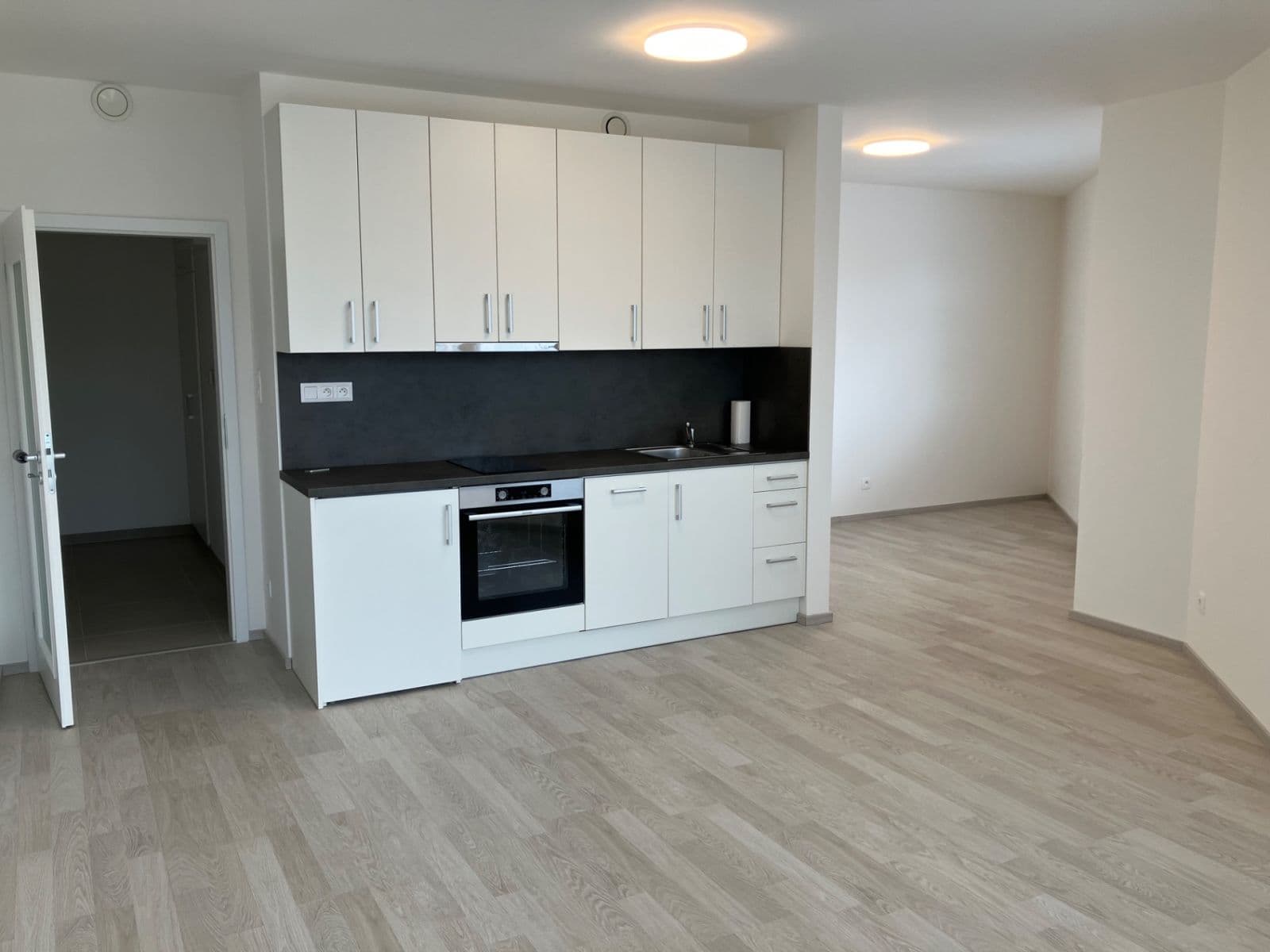 Studio flat to rent, 38 m², Ke Kříži, Prague, Prague Studio flat to rent, 38 m², Ke Kříži, Prague, Prague