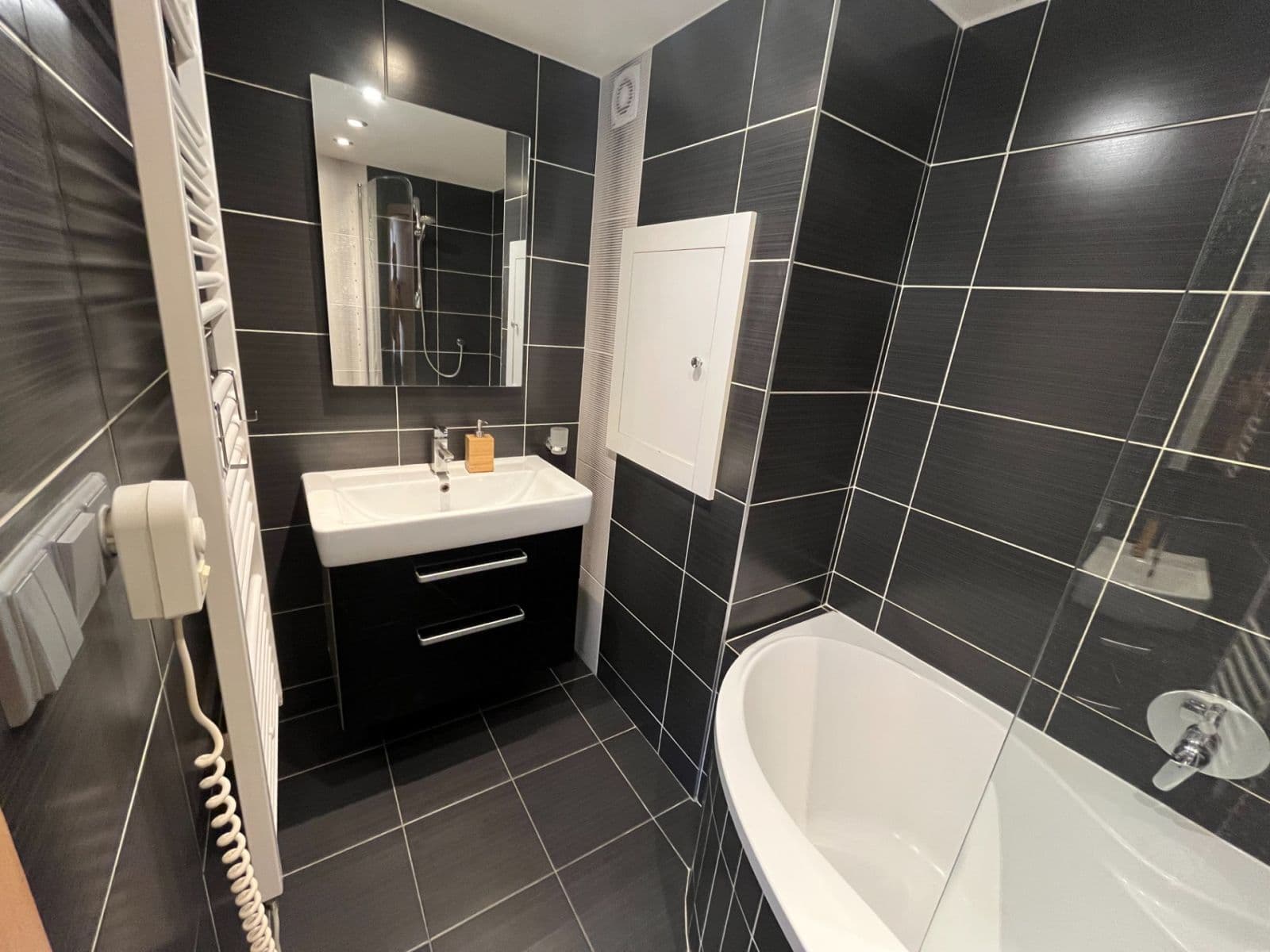 3 bedroom with open-plan kitchen flat to rent, 81 m², Písečná, Prague, Prague 3 bedroom with open-plan kitchen flat to rent, 81 m², Písečná, Prague, Prague