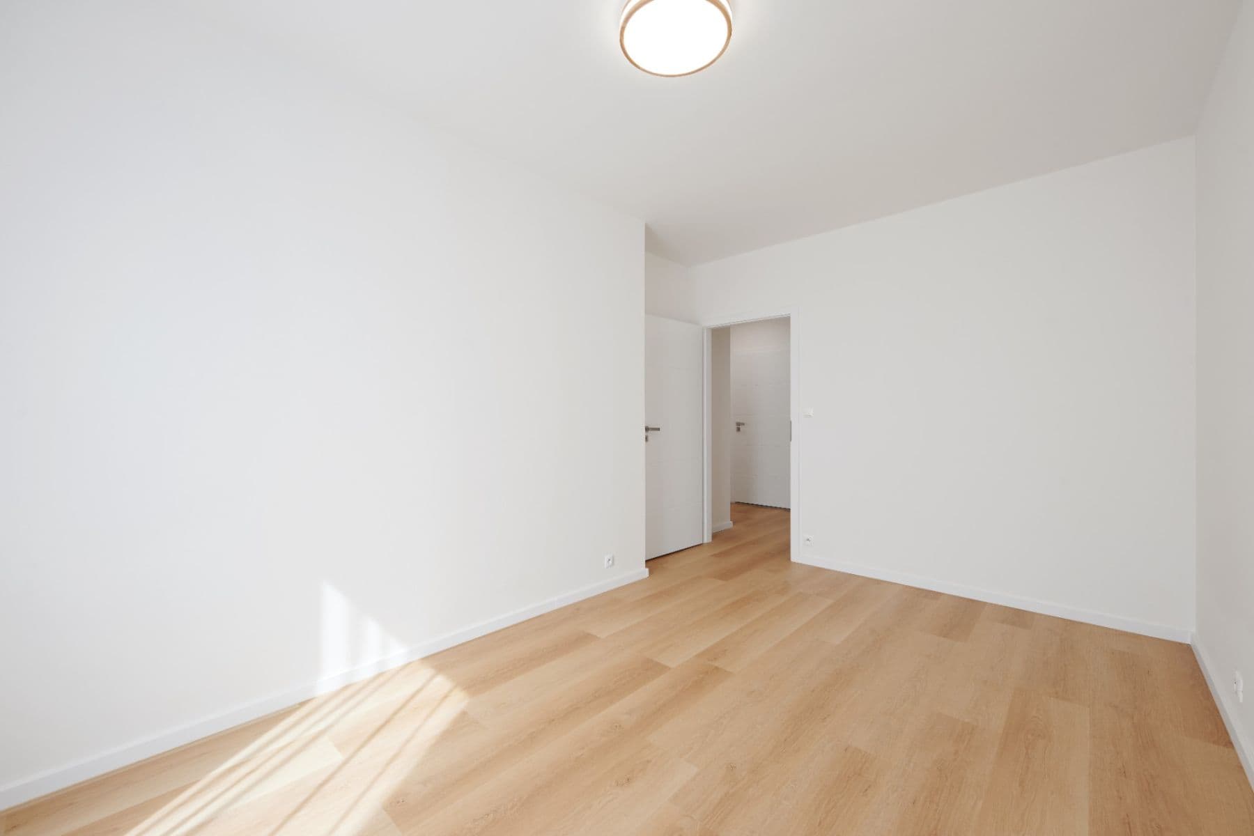 3 bedroom with open-plan kitchen flat to rent, 94 m², Terezínská, Prague, Prague 3 bedroom with open-plan kitchen flat to rent, 94 m², Terezínská, Prague, Prague