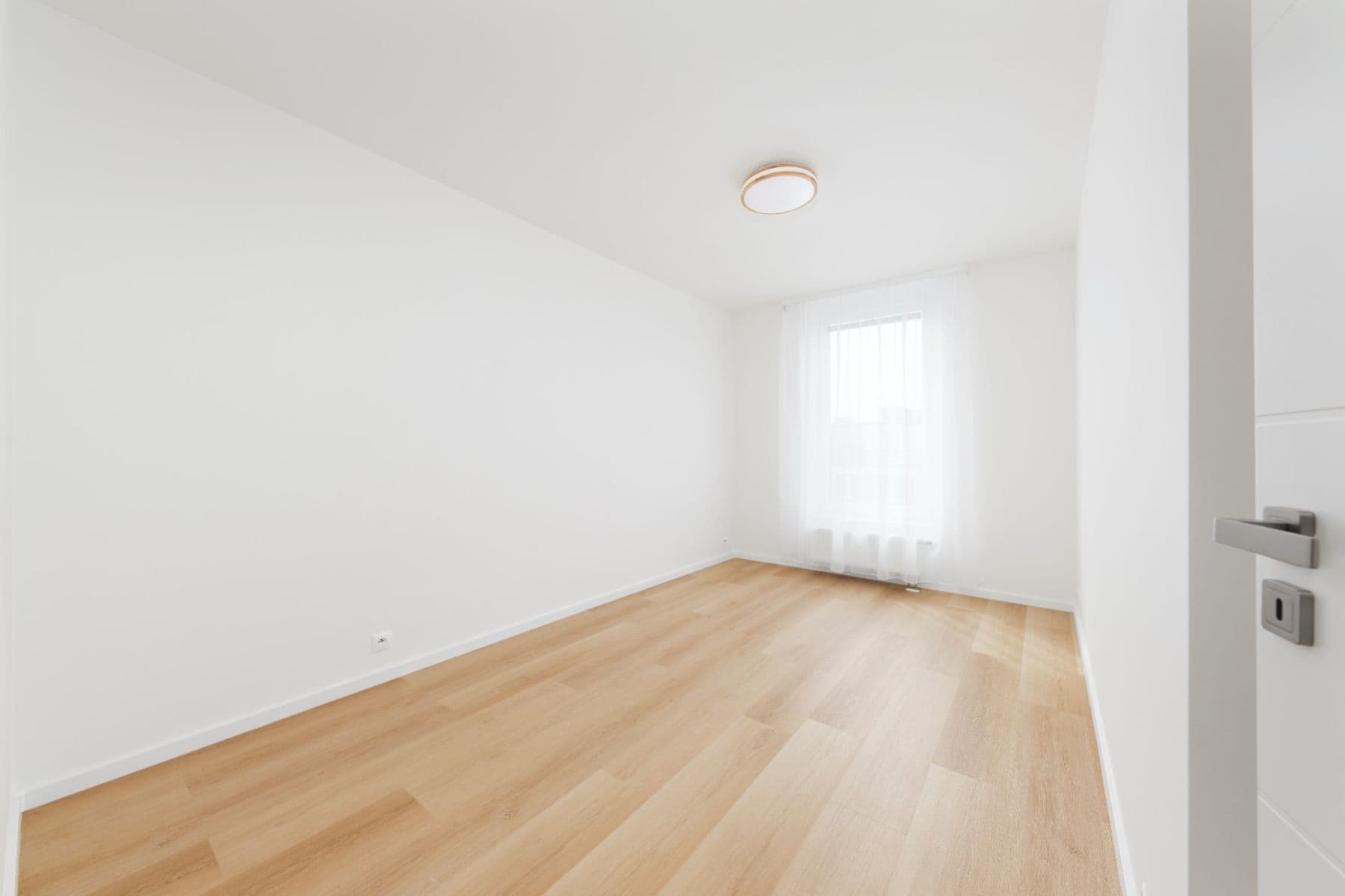 3 bedroom with open-plan kitchen flat to rent, 94 m², Terezínská, Prague, Prague 3 bedroom with open-plan kitchen flat to rent, 94 m², Terezínská, Prague, Prague