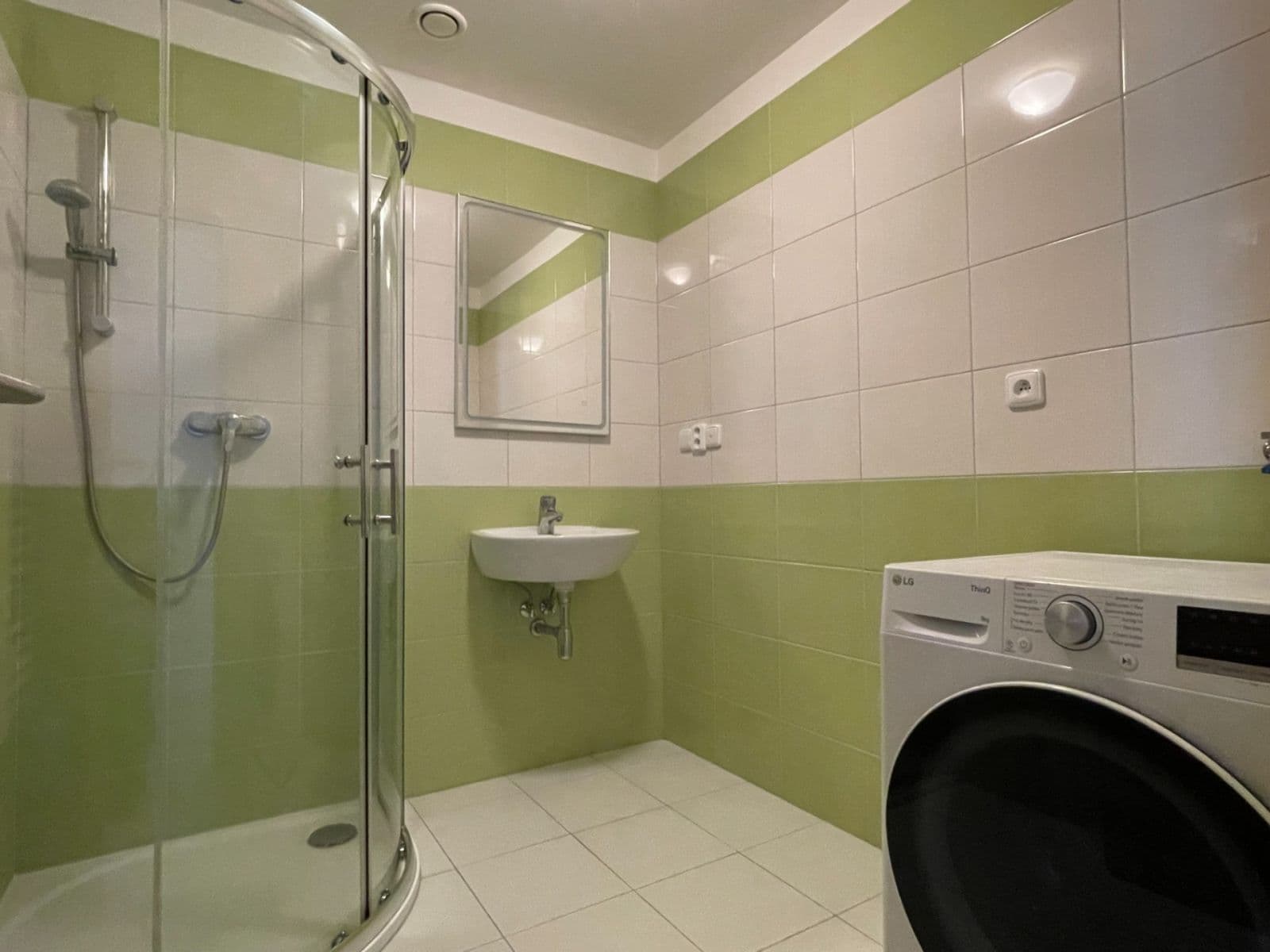 1 bedroom with open-plan kitchen flat to rent, 62 m², Cedrová, Jesenice, Středočeský Region 1 bedroom with open-plan kitchen flat to rent, 62 m², Cedrová, Jesenice, Středočeský Region