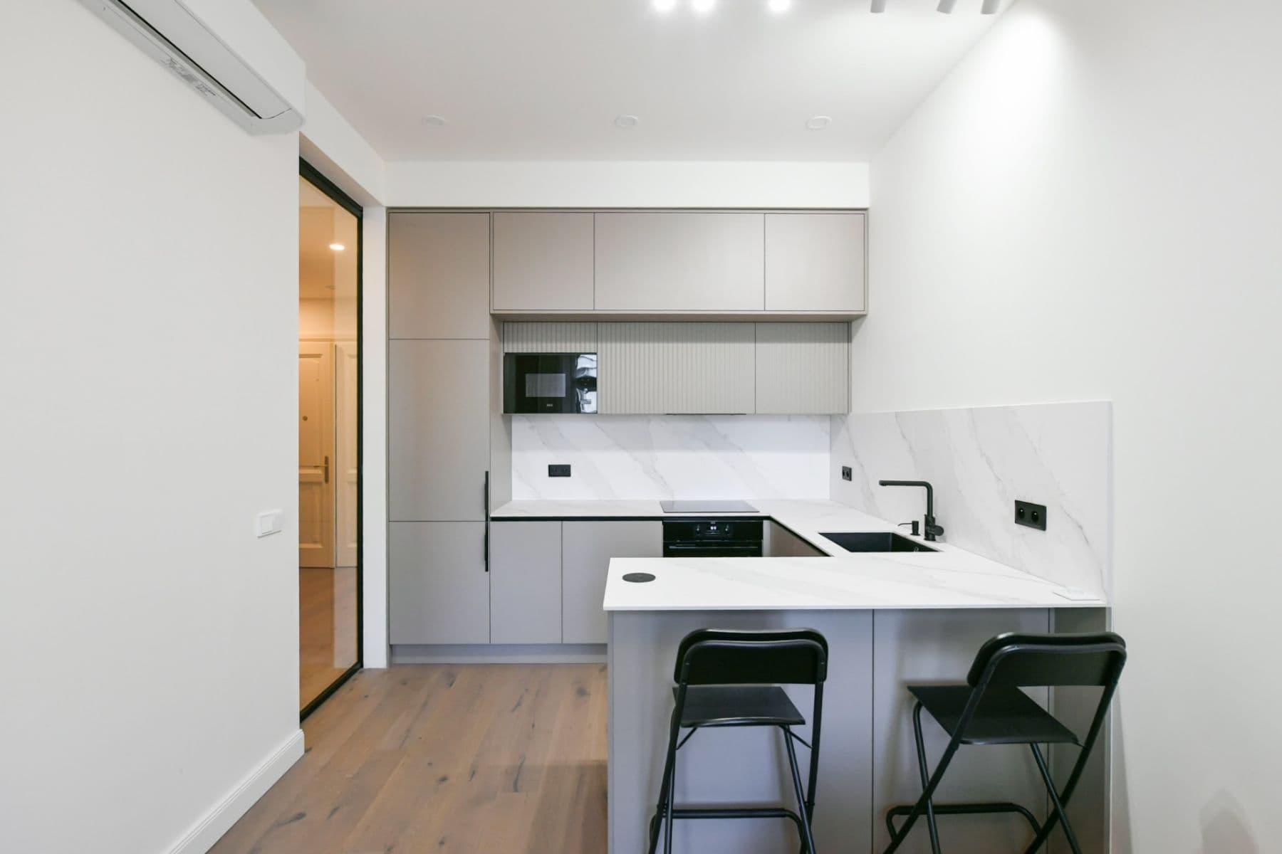 1 bedroom with open-plan kitchen flat to rent, 44 m², Na Spojce, Prague, Prague 1 bedroom with open-plan kitchen flat to rent, 44 m², Na Spojce, Prague, Prague
