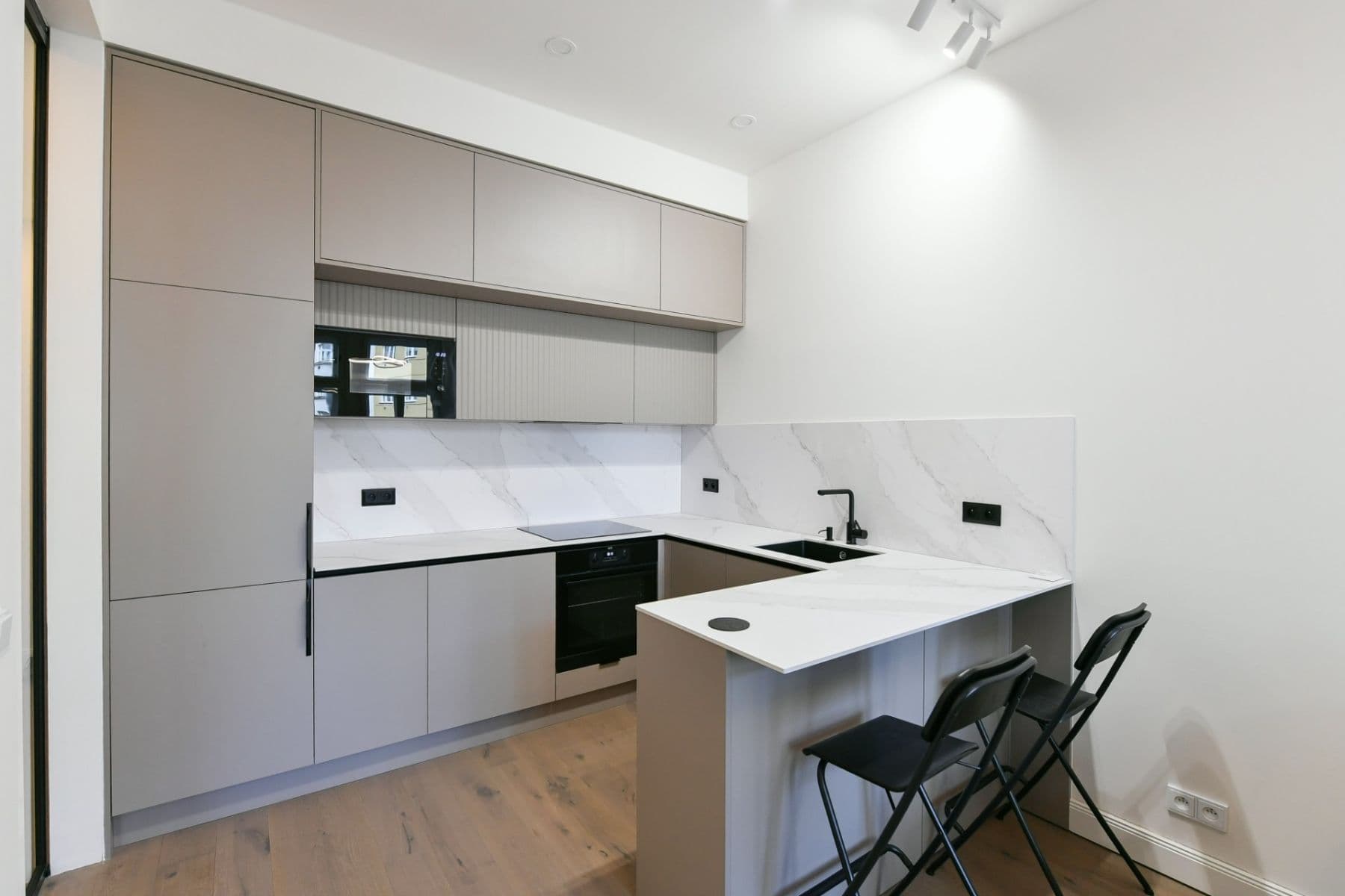 1 bedroom with open-plan kitchen flat to rent, 44 m², Na Spojce, Prague, Prague 1 bedroom with open-plan kitchen flat to rent, 44 m², Na Spojce, Prague, Prague