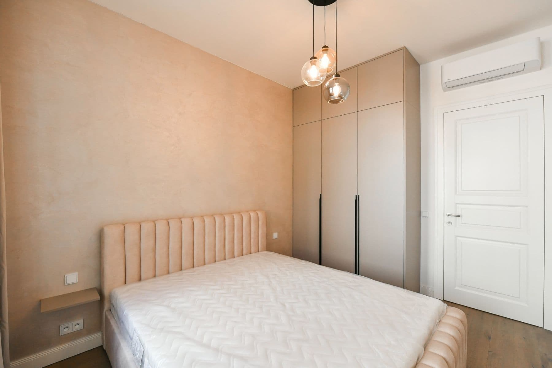 1 bedroom with open-plan kitchen flat to rent, 44 m², Na Spojce, Prague, Prague 1 bedroom with open-plan kitchen flat to rent, 44 m², Na Spojce, Prague, Prague