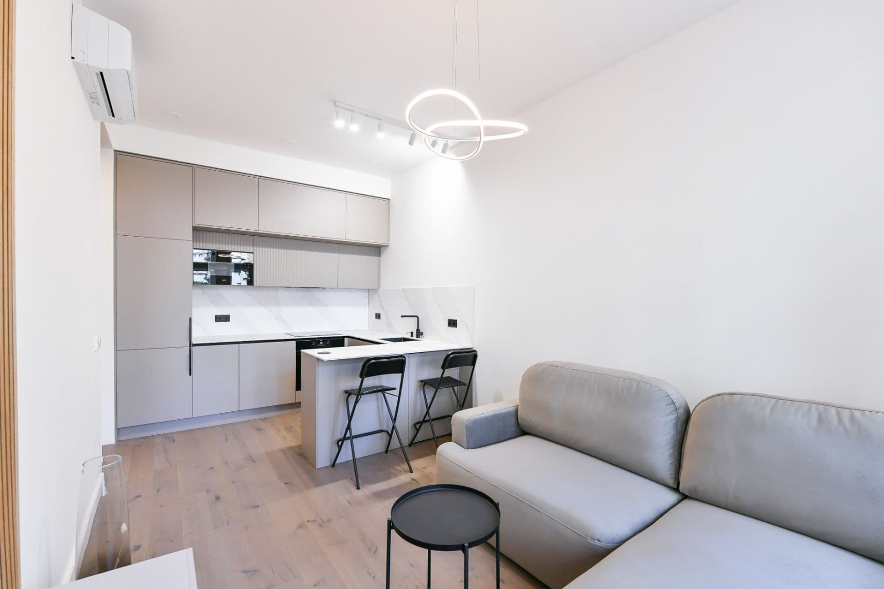 1 bedroom with open-plan kitchen flat to rent, 44 m², Na Spojce, Prague, Prague 1 bedroom with open-plan kitchen flat to rent, 44 m², Na Spojce, Prague, Prague