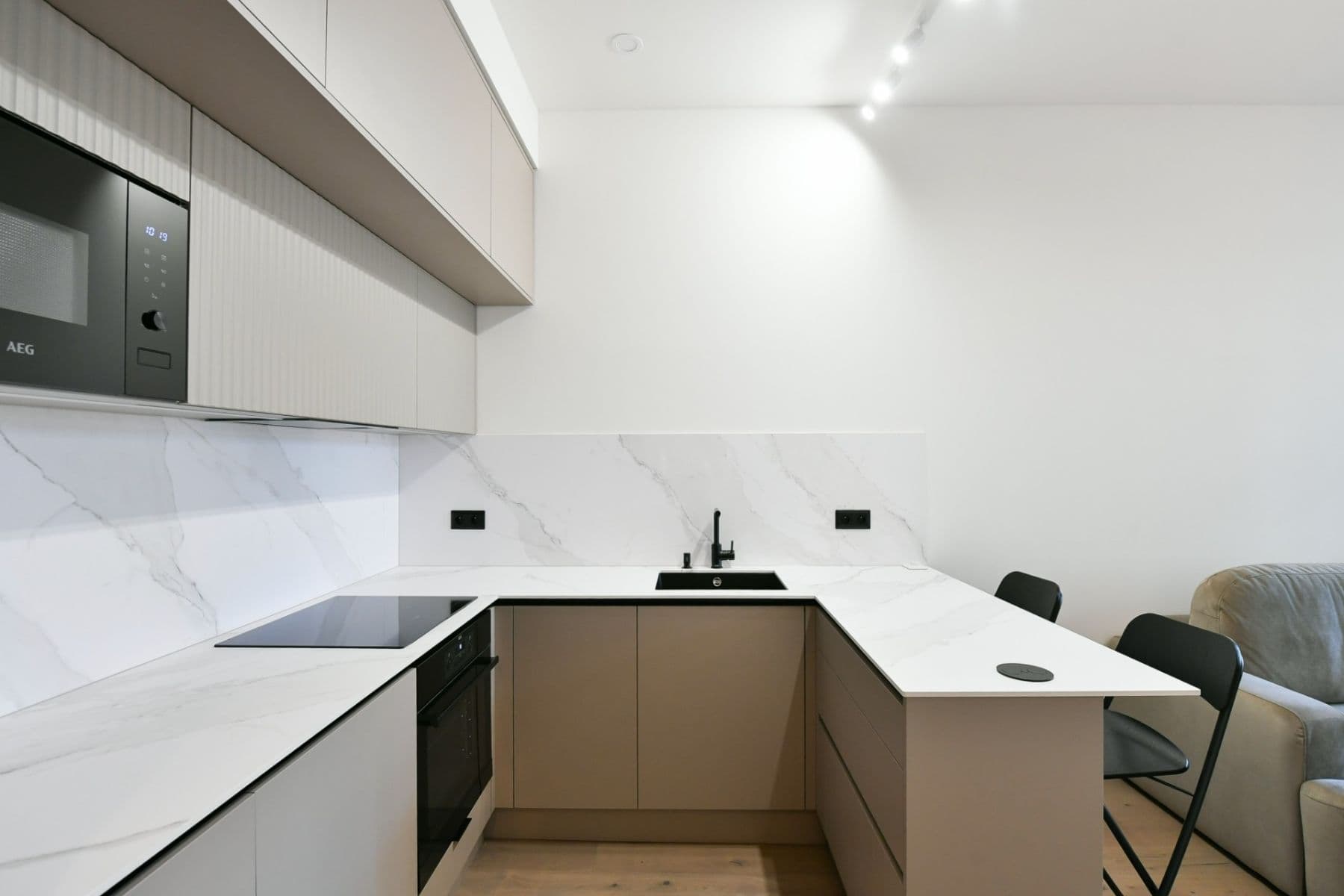 1 bedroom with open-plan kitchen flat to rent, 44 m², Na Spojce, Prague, Prague 1 bedroom with open-plan kitchen flat to rent, 44 m², Na Spojce, Prague, Prague