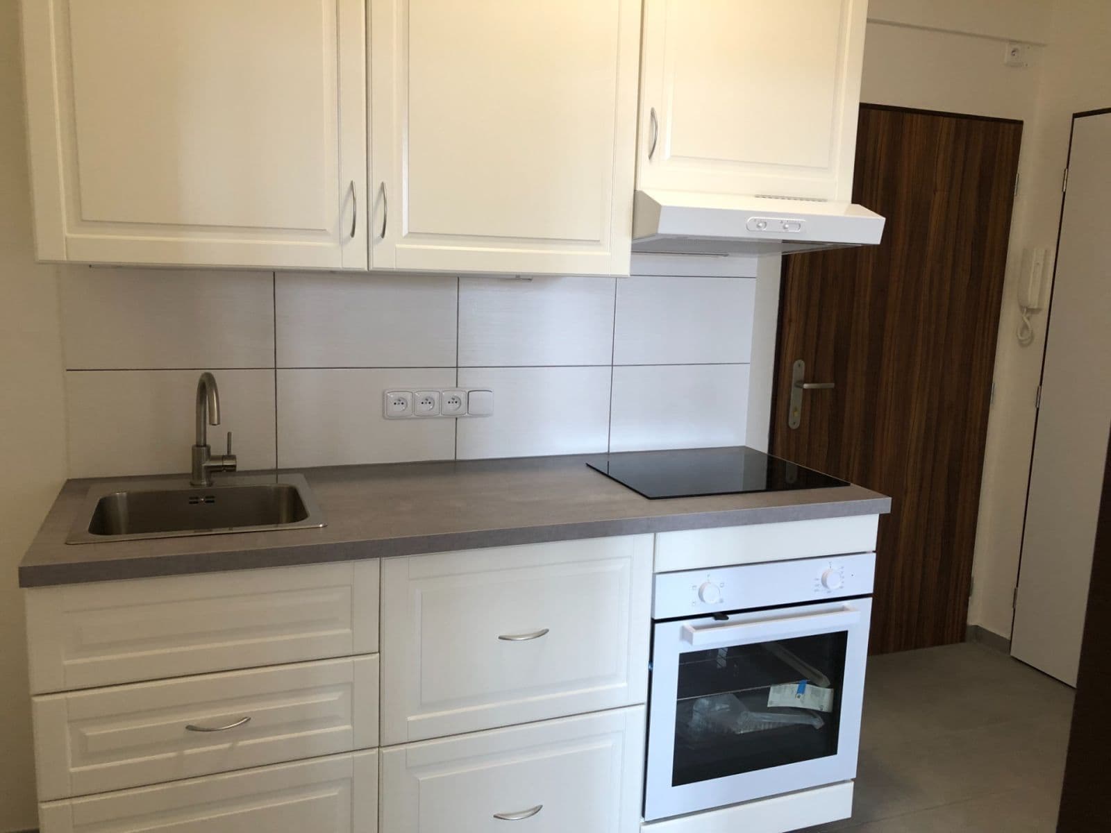 1 bedroom with open-plan kitchen flat to rent, 48 m², Dolní, Prague, Prague 1 bedroom with open-plan kitchen flat to rent, 48 m², Dolní, Prague, Prague