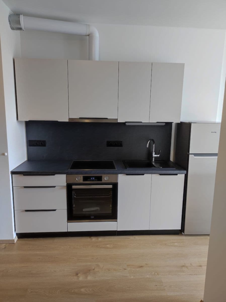 Studio flat to rent, 35 m², třída Generála Píky, Brno, Jihomoravský Region Studio flat to rent, 35 m², třída Generála Píky, Brno, Jihomoravský Region