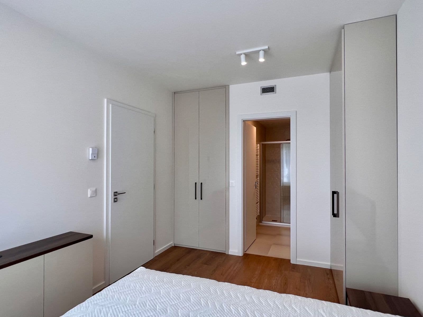 1 bedroom with open-plan kitchen flat to rent, 53 m², U Plynárny, Prague, Prague 1 bedroom with open-plan kitchen flat to rent, 53 m², U Plynárny, Prague, Prague