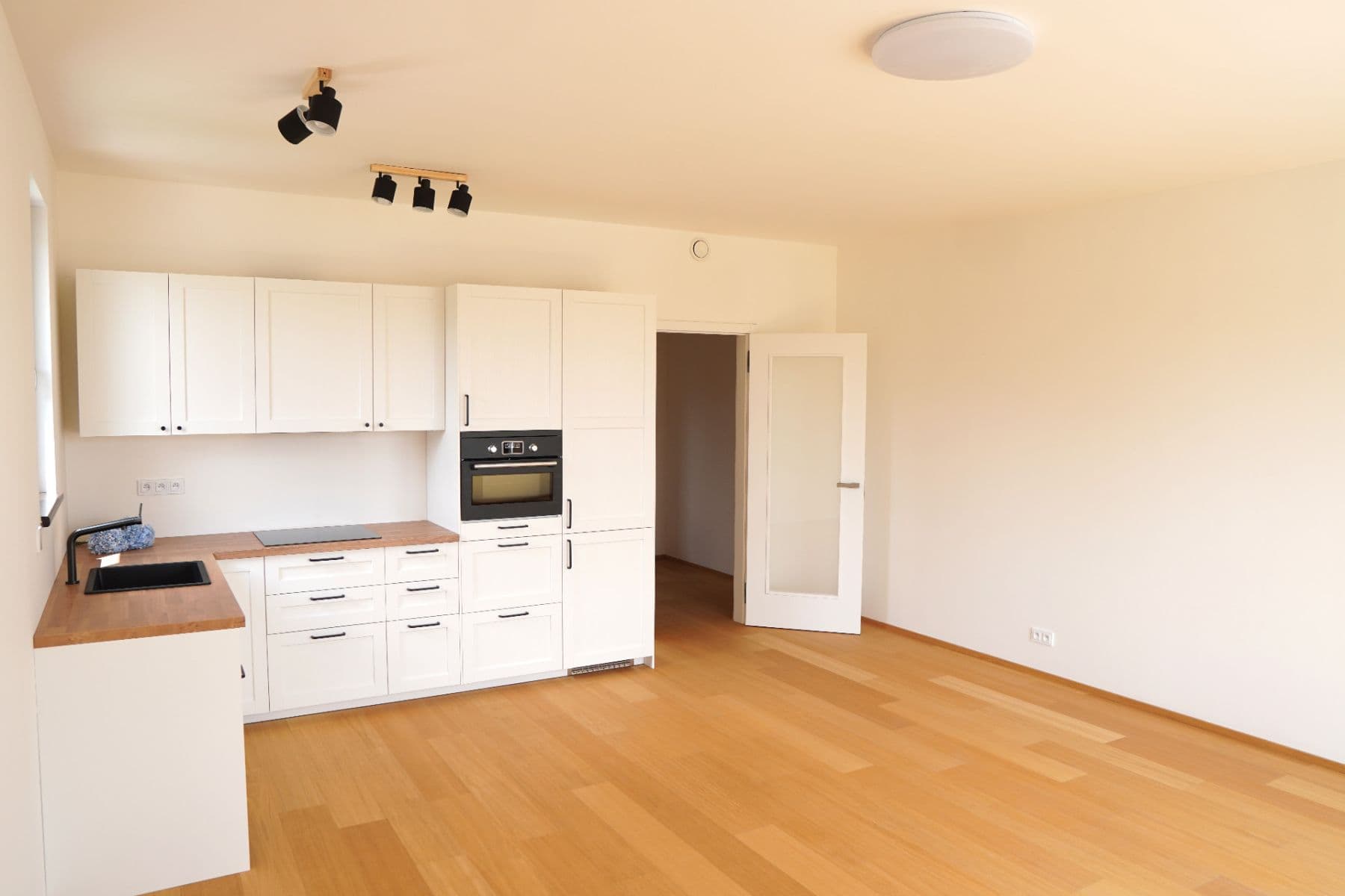 Studio flat to rent, 43 m², V Třešňovce, Prague, Prague Studio flat to rent, 43 m², V Třešňovce, Prague, Prague