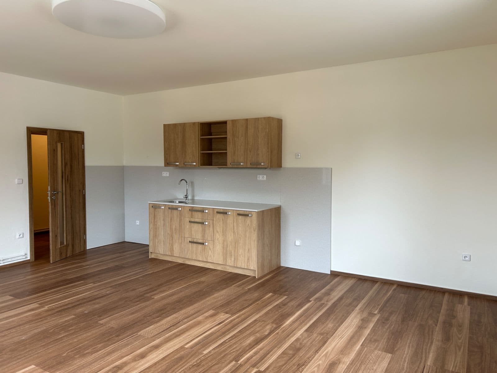2 bedroom with open-plan kitchen flat to rent, 93 m², Krucemburk, Vysočina Region 2 bedroom with open-plan kitchen flat to rent, 93 m², Krucemburk, Vysočina Region