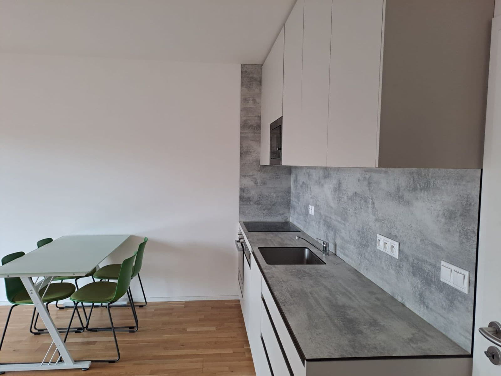 Studio flat to rent, 35 m², Plzeňská, Prague, Prague Studio flat to rent, 35 m², Plzeňská, Prague, Prague