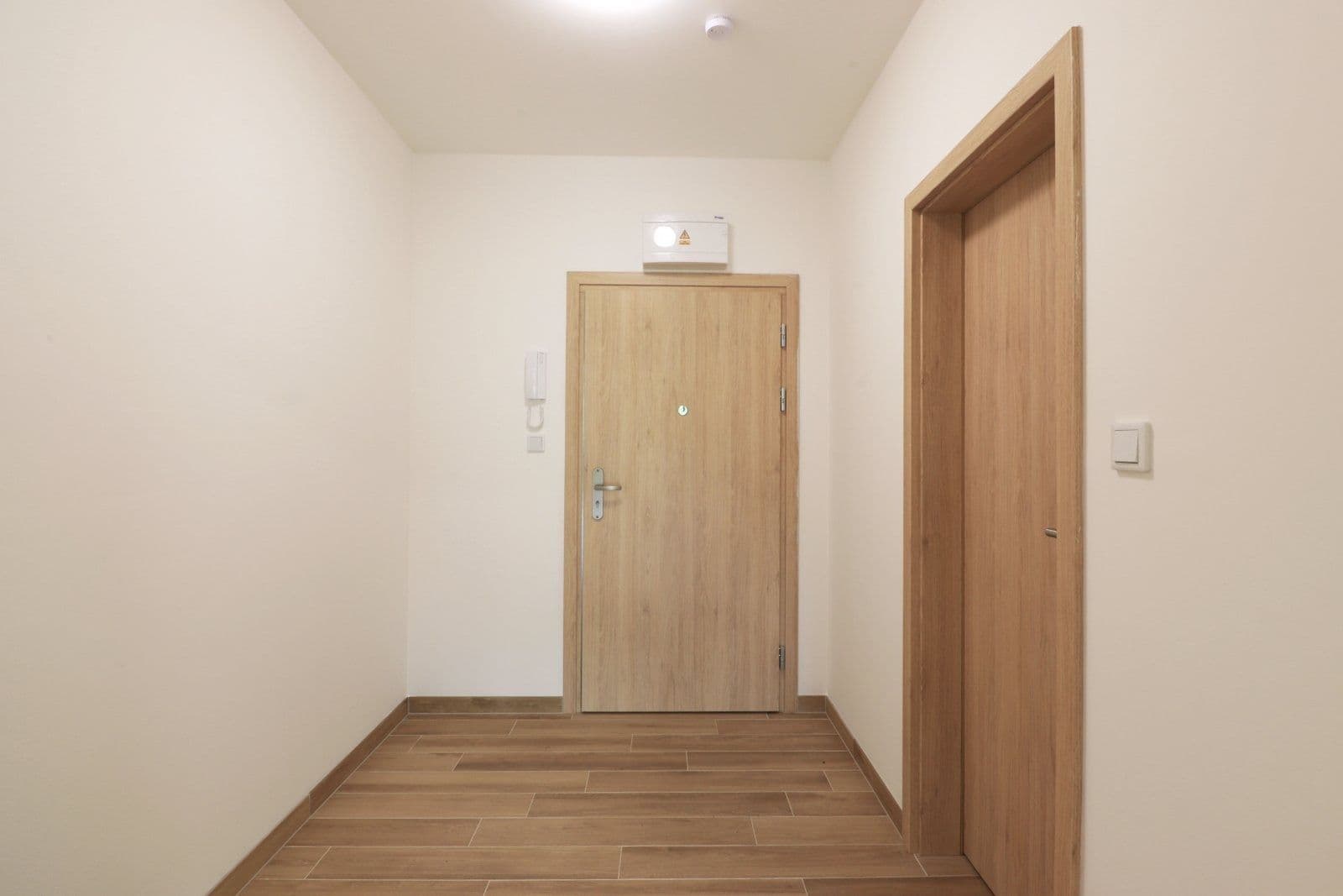 Studio flat to rent, 37 m², Lázeňská, Slaný, Středočeský Region Studio flat to rent, 37 m², Lázeňská, Slaný, Středočeský Region