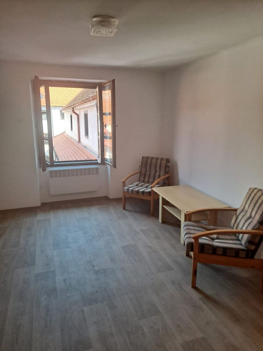 Studio flat to rent, 30 m², Husova, Třeboň, Jihočeský Region Studio flat to rent, 30 m², Husova, Třeboň, Jihočeský Region