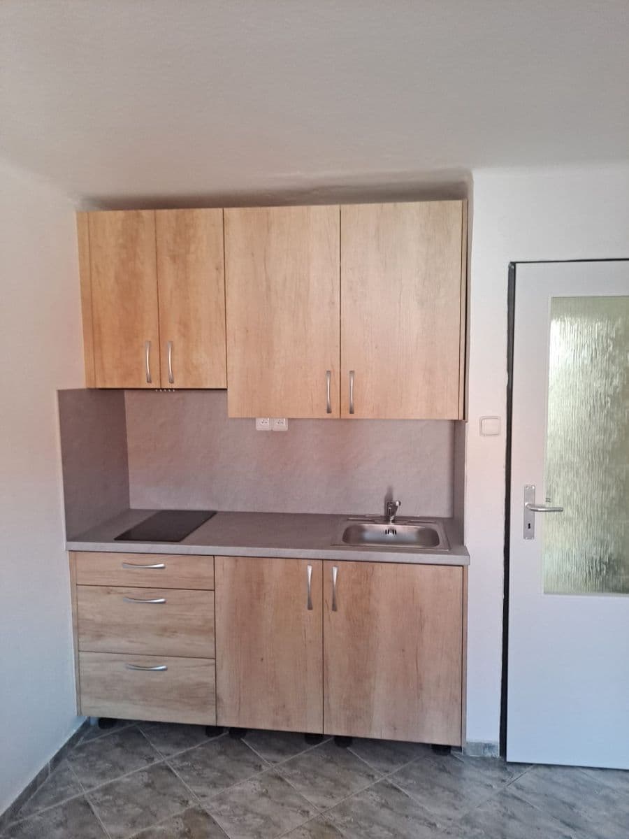 Studio flat to rent, 30 m², Husova, Třeboň, Jihočeský Region Studio flat to rent, 30 m², Husova, Třeboň, Jihočeský Region