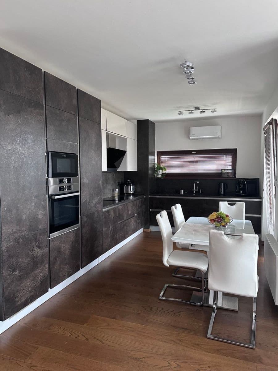 2 bedroom with open-plan kitchen flat to rent, 85 m², Učňovská, Prague, Prague 2 bedroom with open-plan kitchen flat to rent, 85 m², Učňovská, Prague, Prague