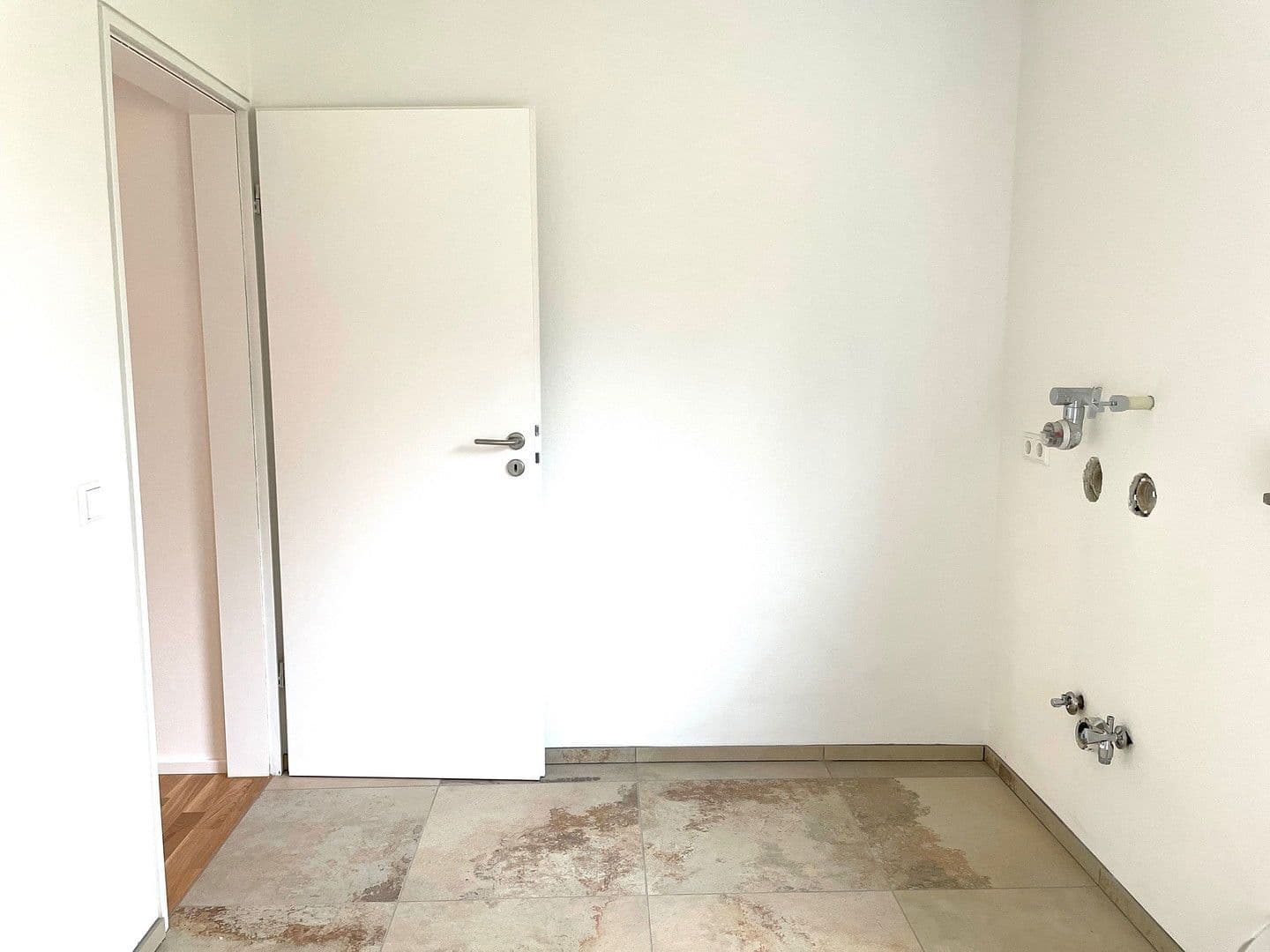 2 bedroom with open-plan kitchen flat to rent, 115 m², Göppingen, Baden-Württemberg 2 bedroom with open-plan kitchen flat to rent, 115 m², Göppingen, Baden-Württemberg