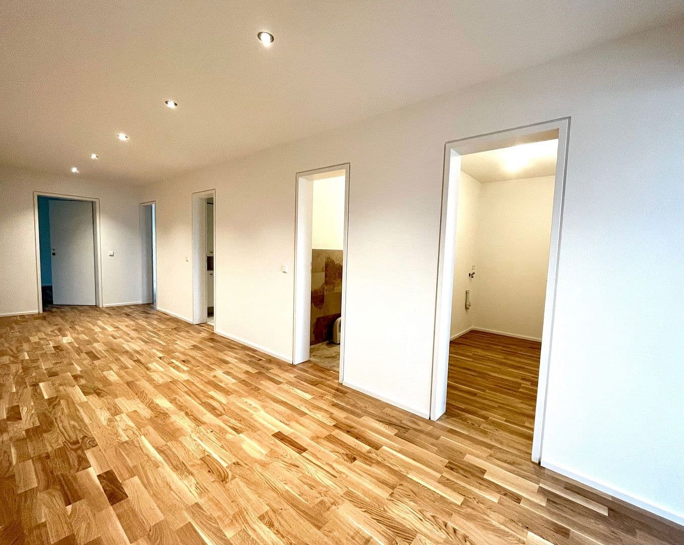 2 bedroom with open-plan kitchen flat to rent, 115 m², Göppingen, Baden-Württemberg 2 bedroom with open-plan kitchen flat to rent, 115 m², Göppingen, Baden-Württemberg